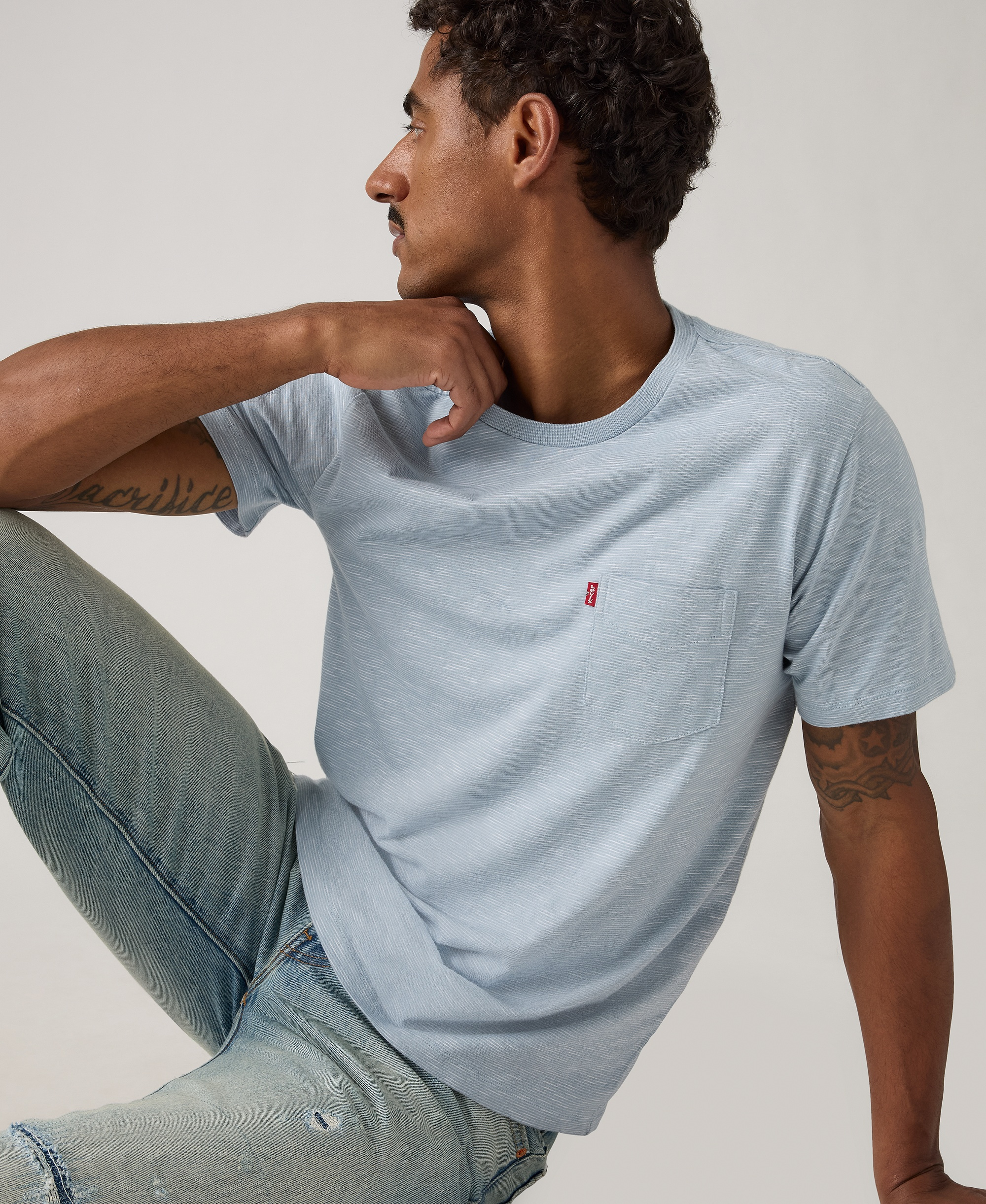 Levi's Men's Classic Pocket Crewneck Short-Sleeve T-Shirt - Chambray