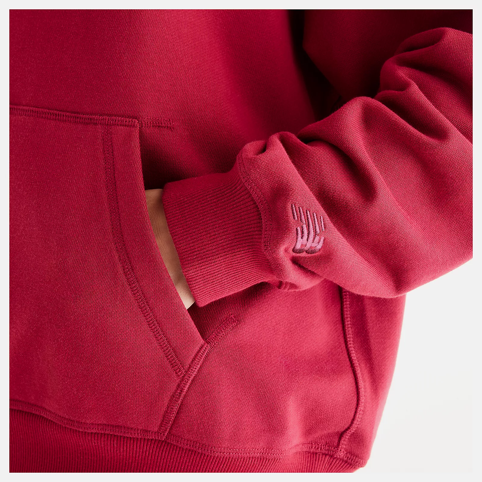 Lola is wearing size S and is 5'8"/172.72cm. Chest: 31.5"/80.01cm, Waist: 25.5"/64.77cm, Hips: 36"/91.44cm