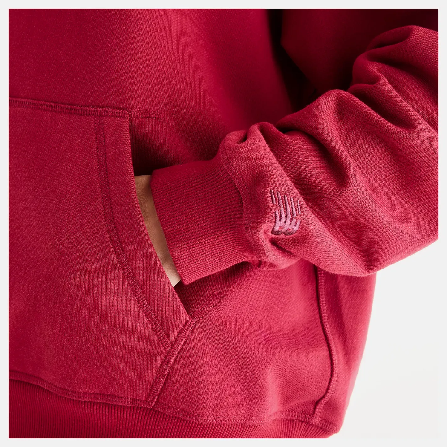 Lola is wearing size S and is 5'8"/172.72cm. Chest: 31.5"/80.01cm, Waist: 25.5"/64.77cm, Hips: 36"/91.44cm