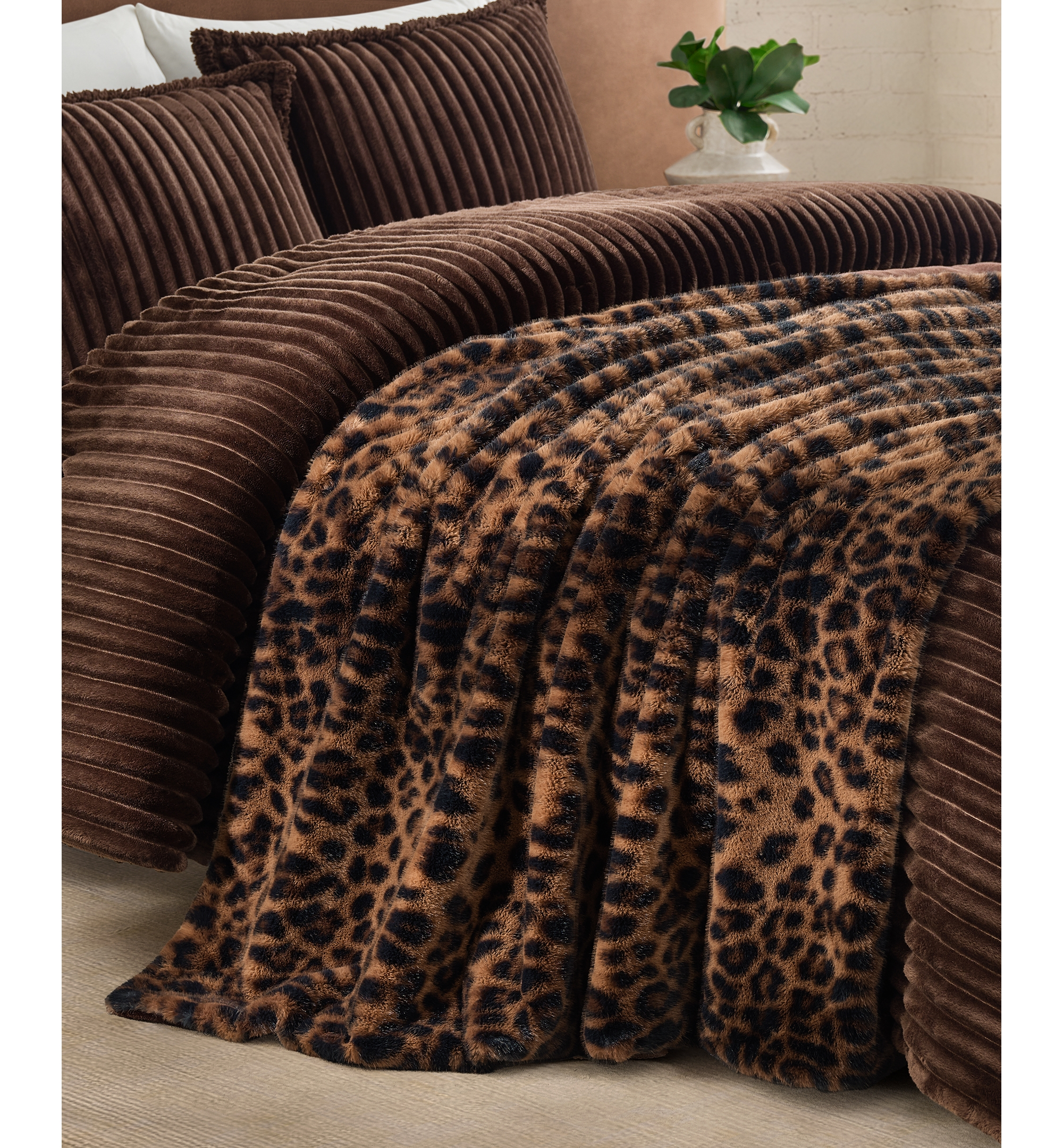 UGG® Everett Throw, 50" x 70" - Leopard
