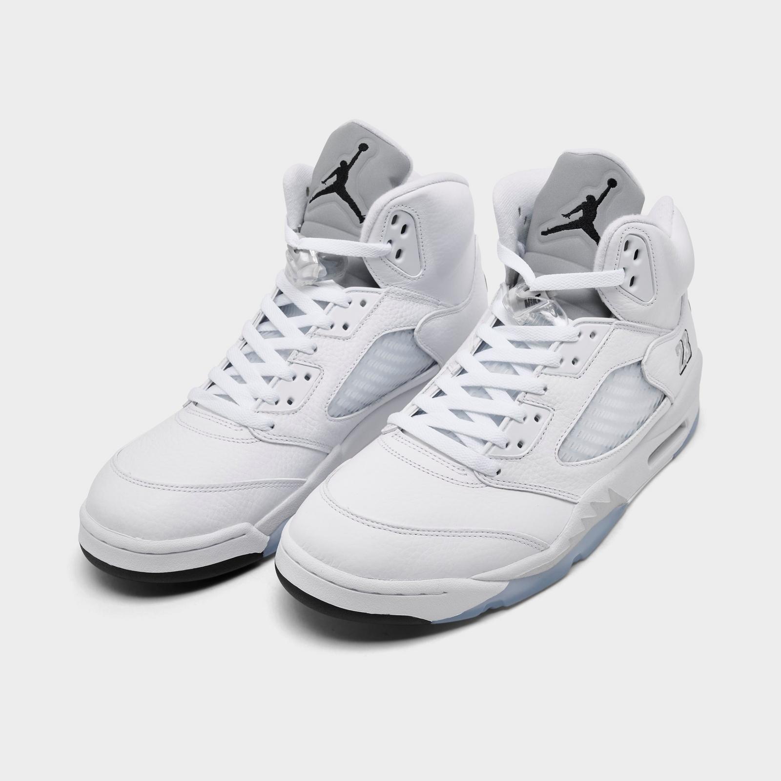 Men's Air Jordan Retro 5 Basketball Shoes - White/Metallic Silver/Black - view 2