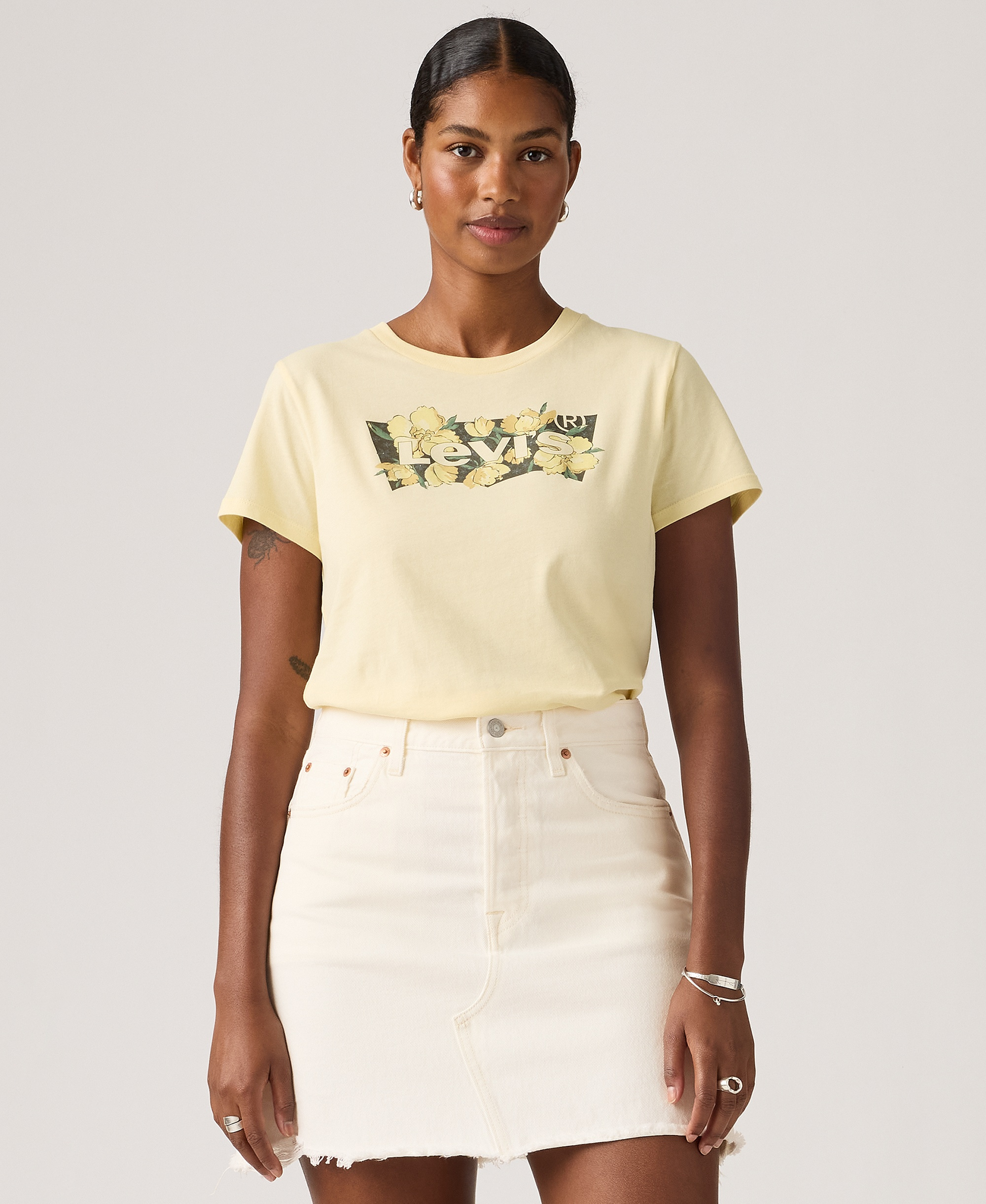 Levi's Women's Perfect Graphic Logo Cotton T-Shirt - P2_blake Brushstroke Bw Fill French Vanilla