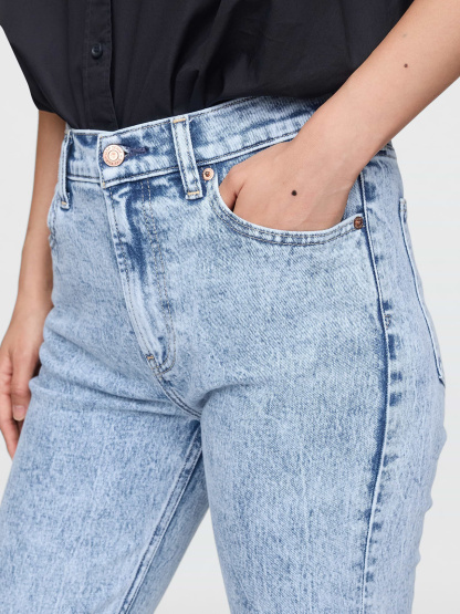 High Rise '90s Slim Straight Jeans - Light acid wash