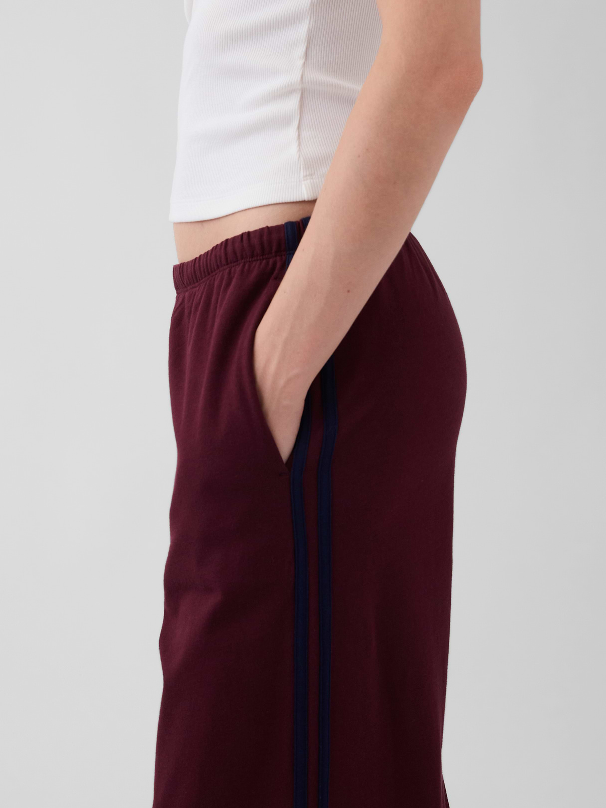 Knit Relaxed Track Pants - Noir red with navy stripe