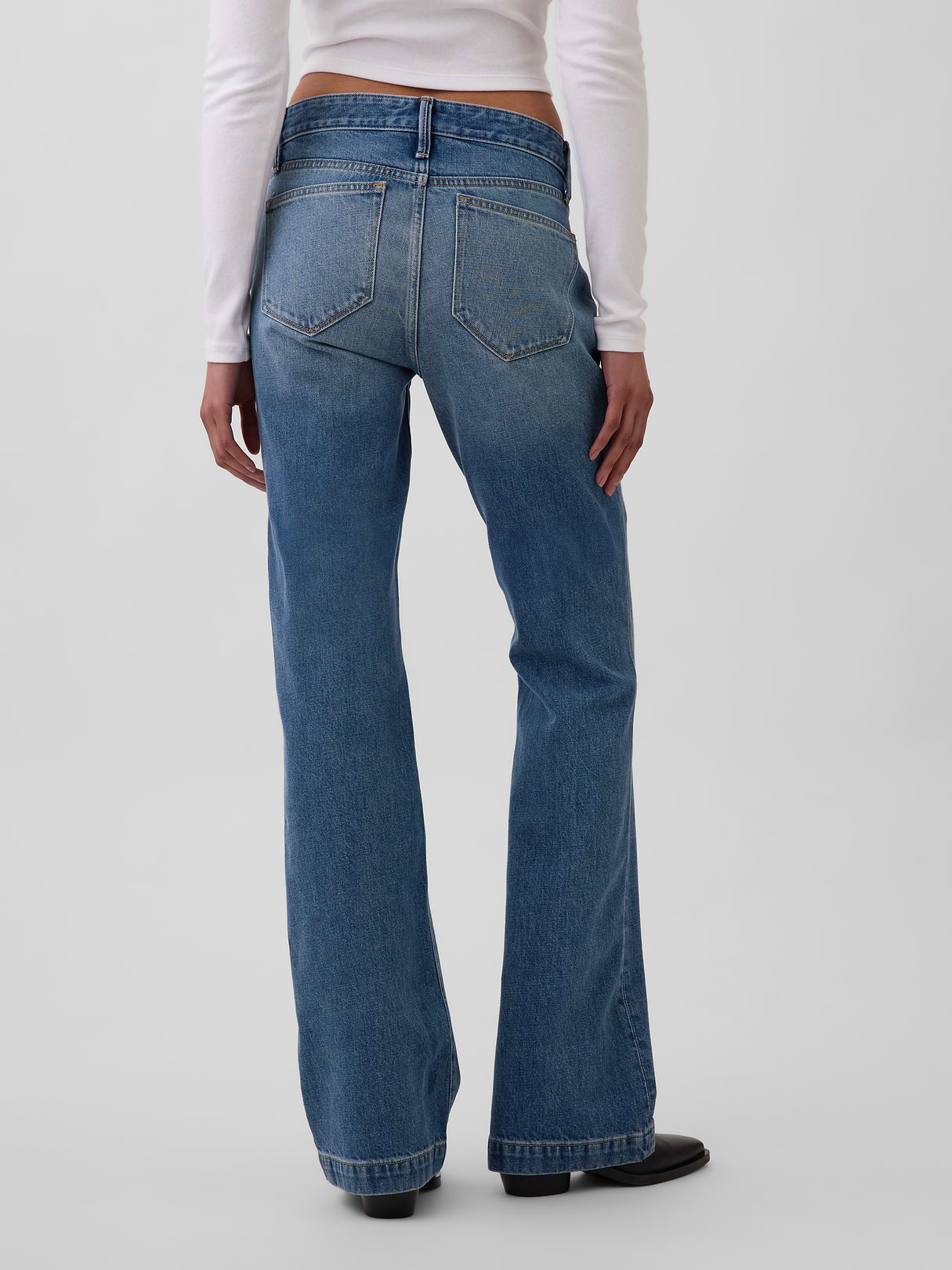 Low Rise Long & Lean Split-Hem Jeans - Medium wash