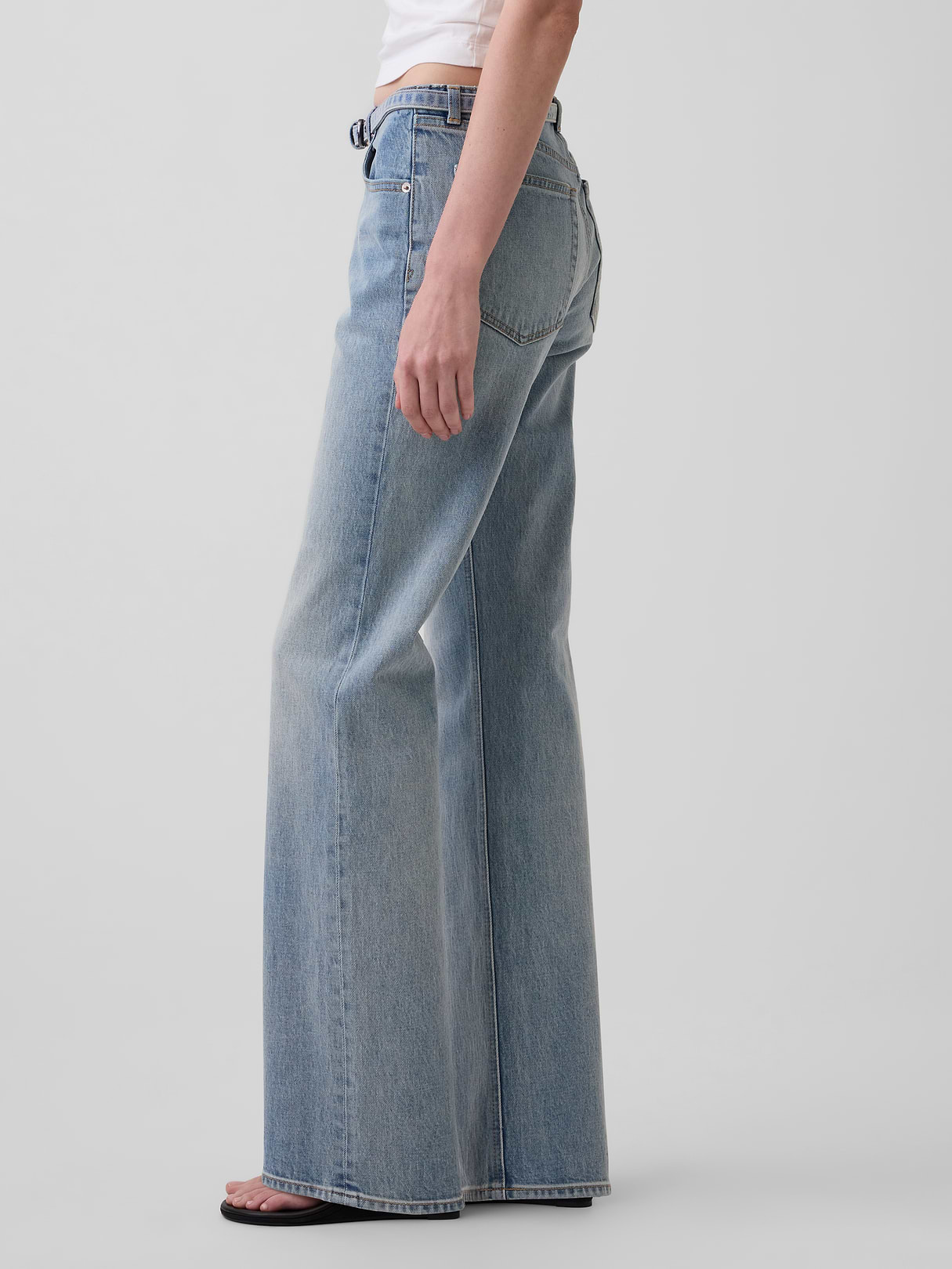 Mid Rise Relaxed Straight Jeans - Light wash indigo