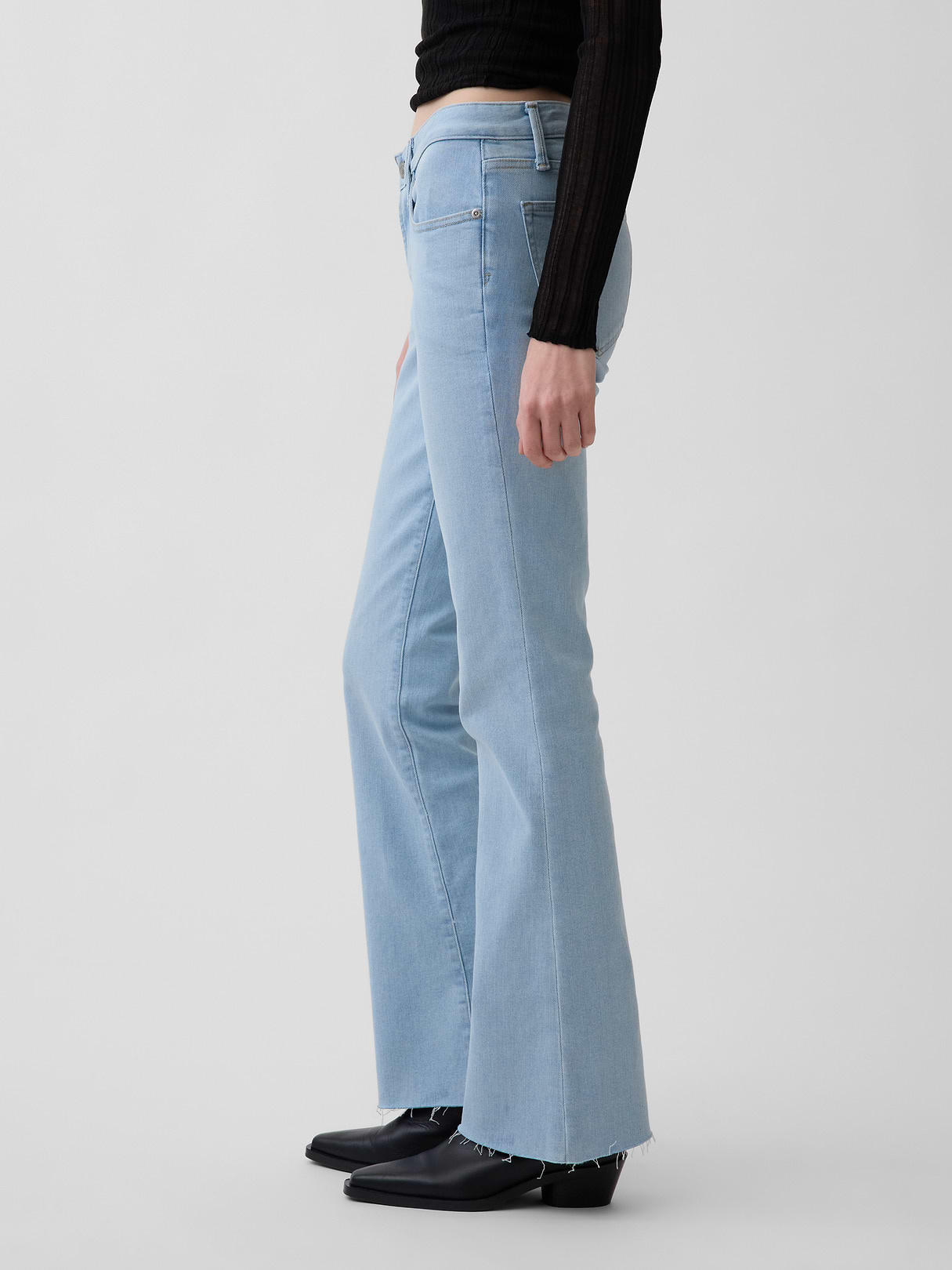 Low Rise Long & Lean Split-Hem Jeans - Light indigo
