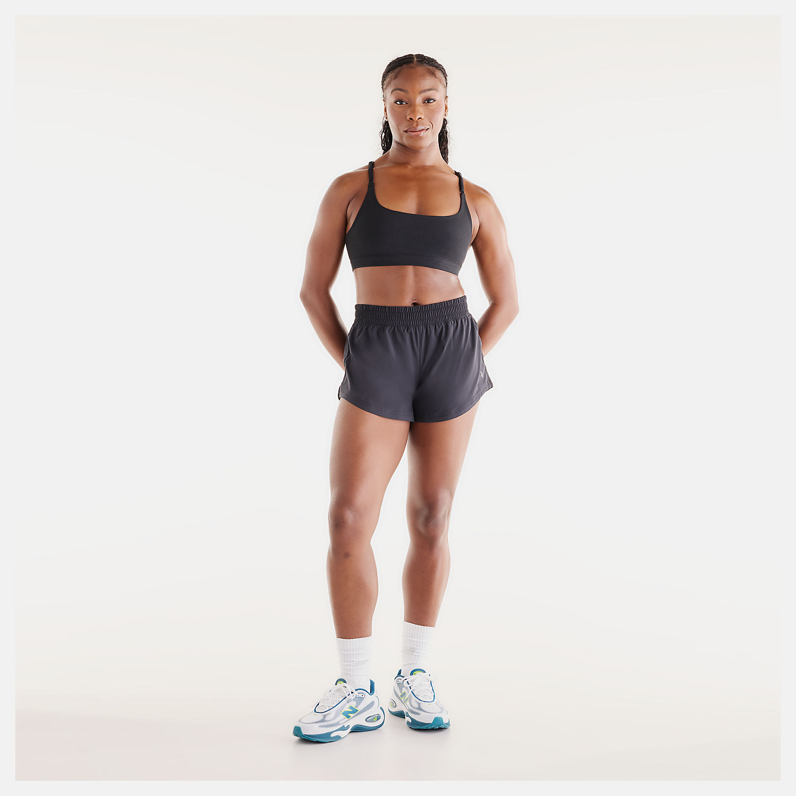 Isio-Maya is wearing size S and is 5'8"/172.72cm. Chest: 34"/86.36cm, Waist: 27.5"/69.85cm, Hips: 39"/99.06cm