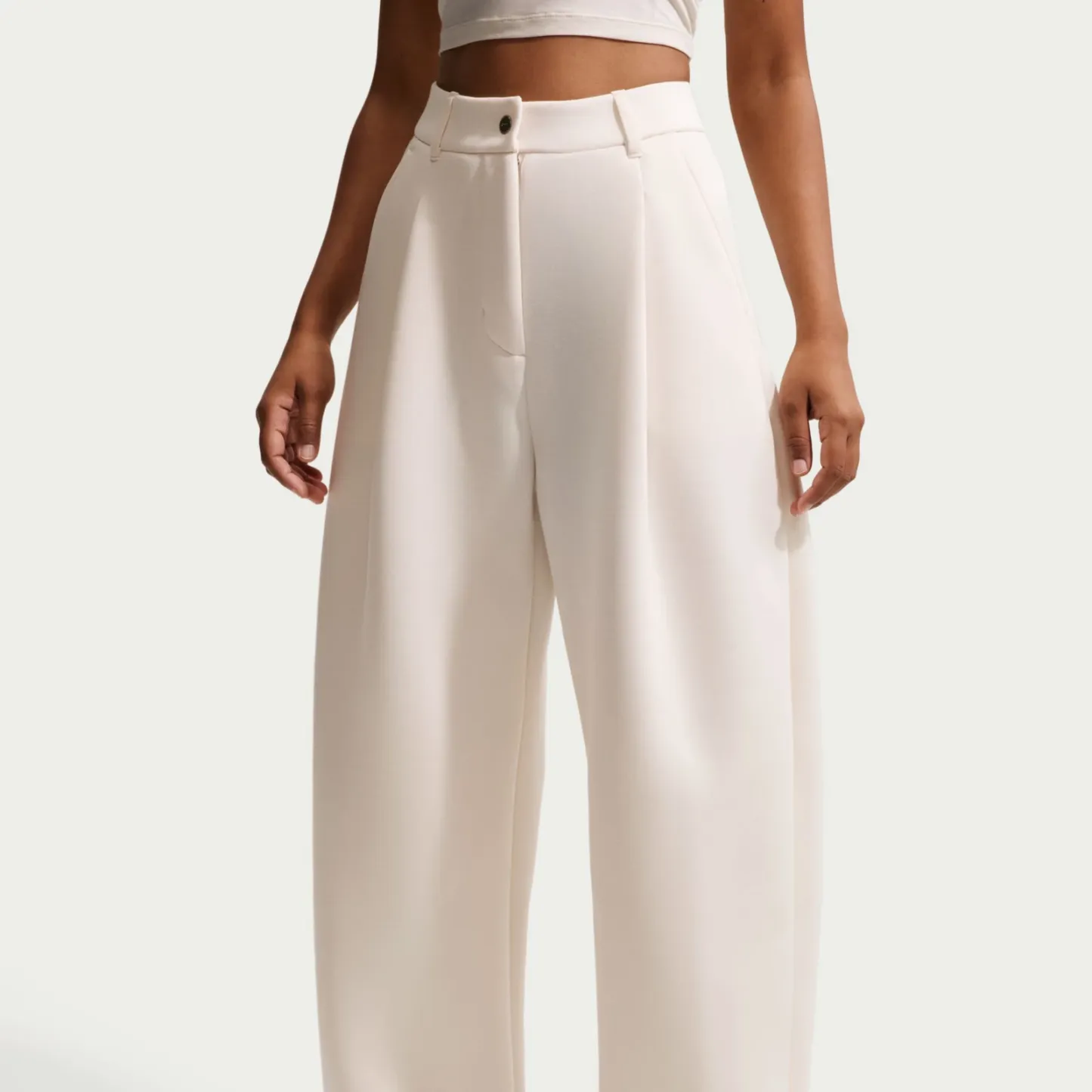Nike Women's Sportswear Loose Mid-Rise Fleece Trousers - Chalk image 2