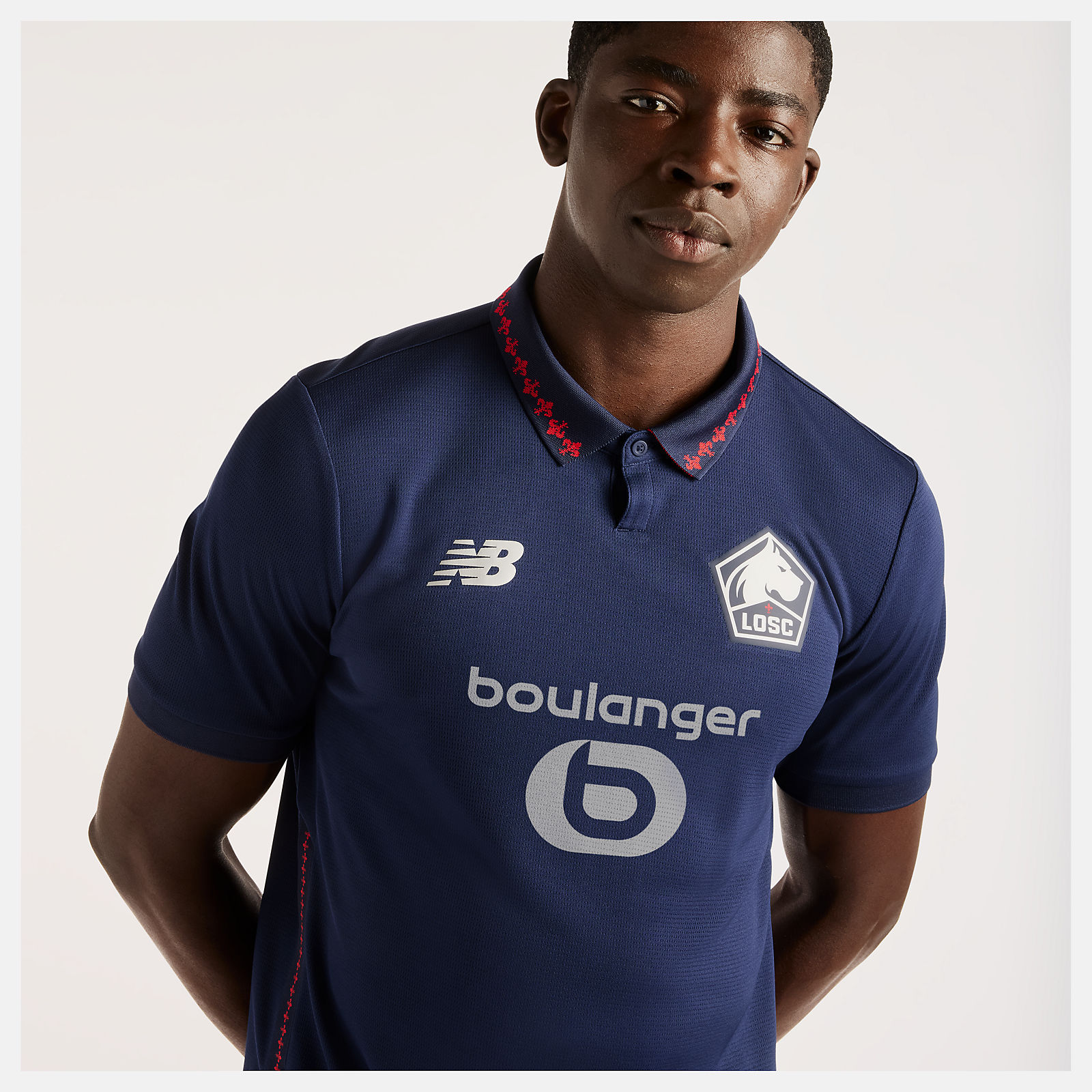 Nelson is wearing size M and is 5'4.5"/164cm. Chest: 34.75"/88cm, Waist: 29"/74cm, Hips: 35.5"/90cm