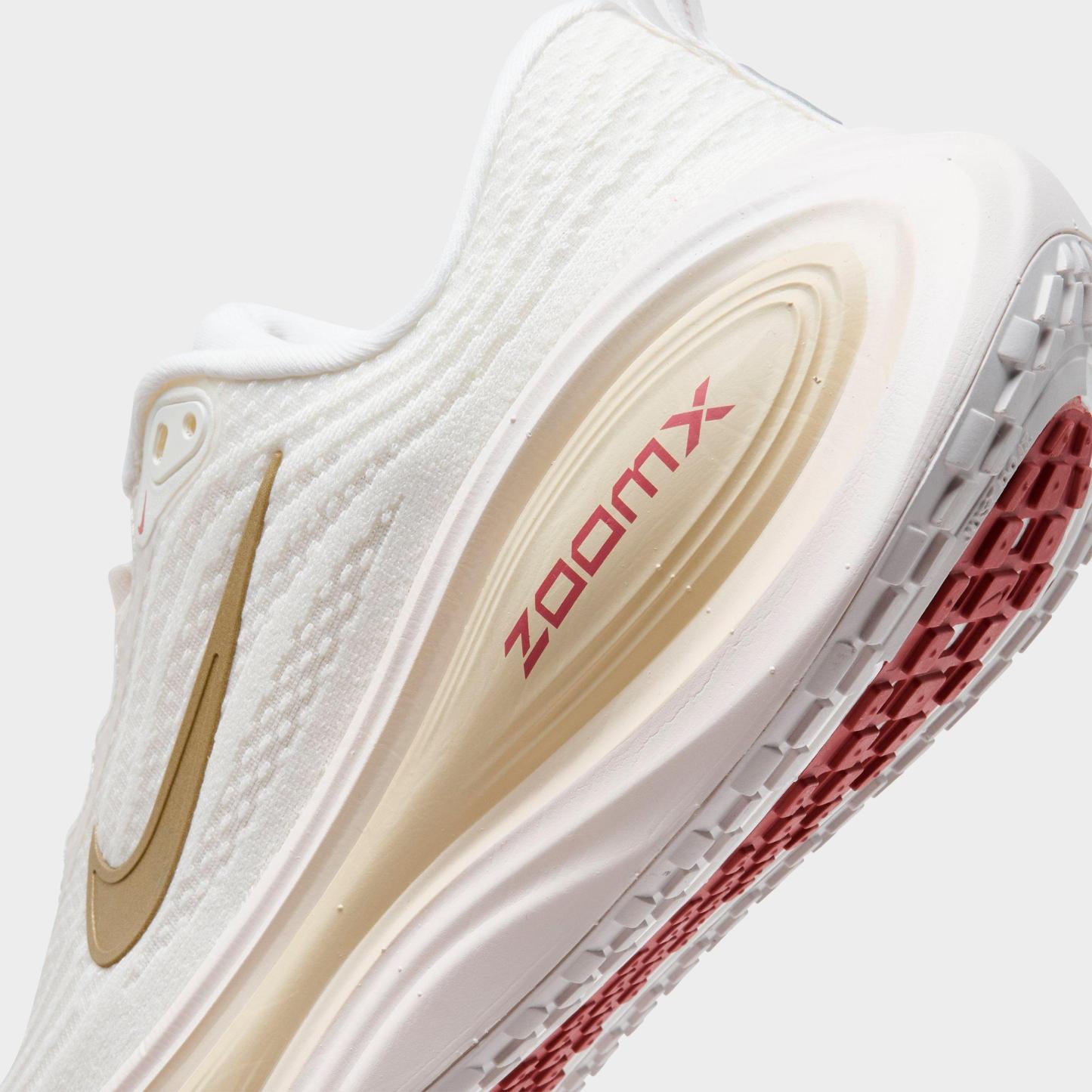 Women's Nithtke Vomero Plus Running Shoes - Part 1 - Sail/Metallic Gold Grain/Light Khaki/Natural - Detail shot