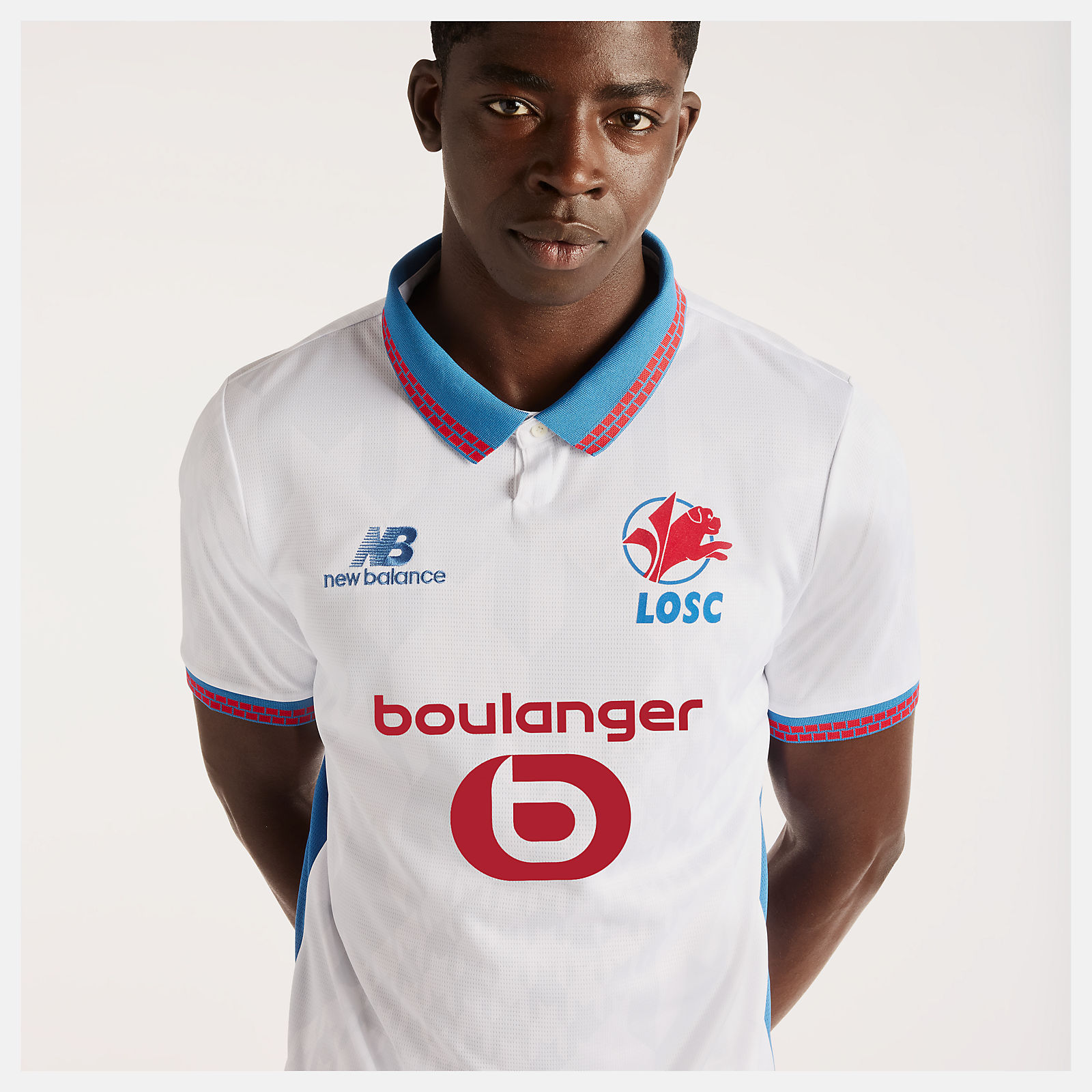 Nelson is wearing size M and is 5'4.5"/164cm. Chest: 34.75"/88cm, Waist: 29"/74cm, Hips: 35.5"/90cm