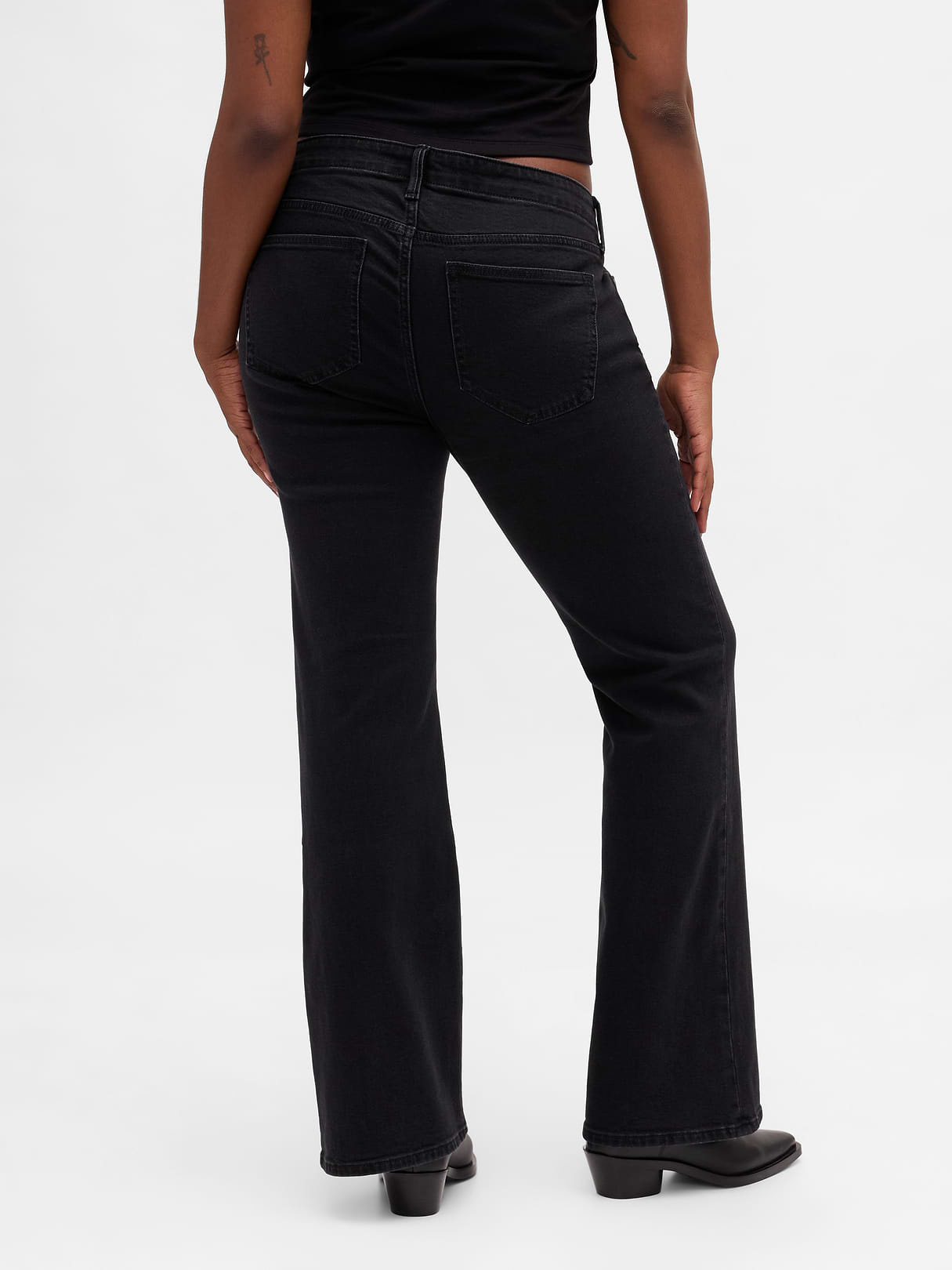 Low Rise Long & Lean Split-Hem Jeans - Basic black
