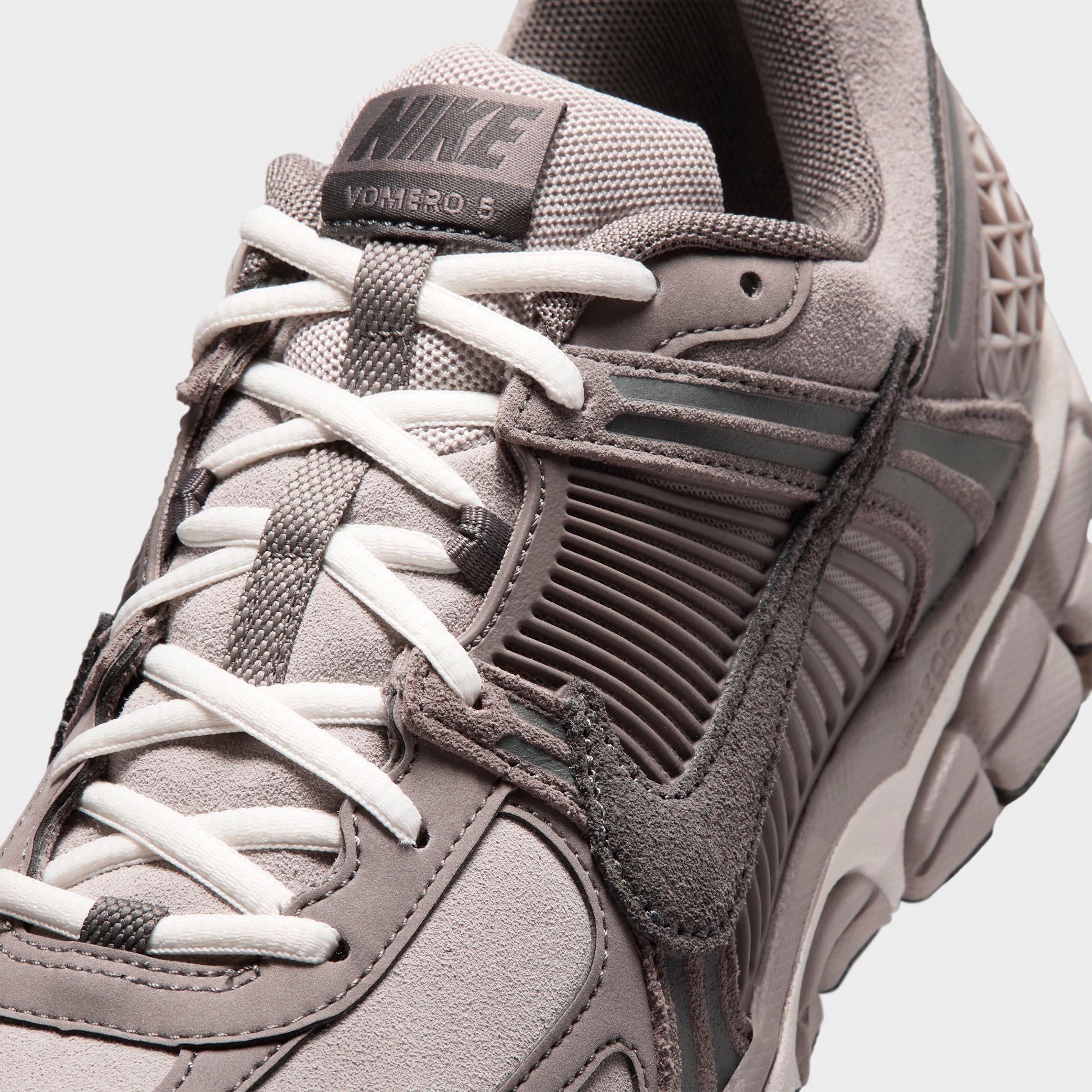 Men's Nithtke Zoom Vomero 5 Casual Shoes - Part 1 - College Grey/Cave Stone/Sail/Medium Ash - Detail shot