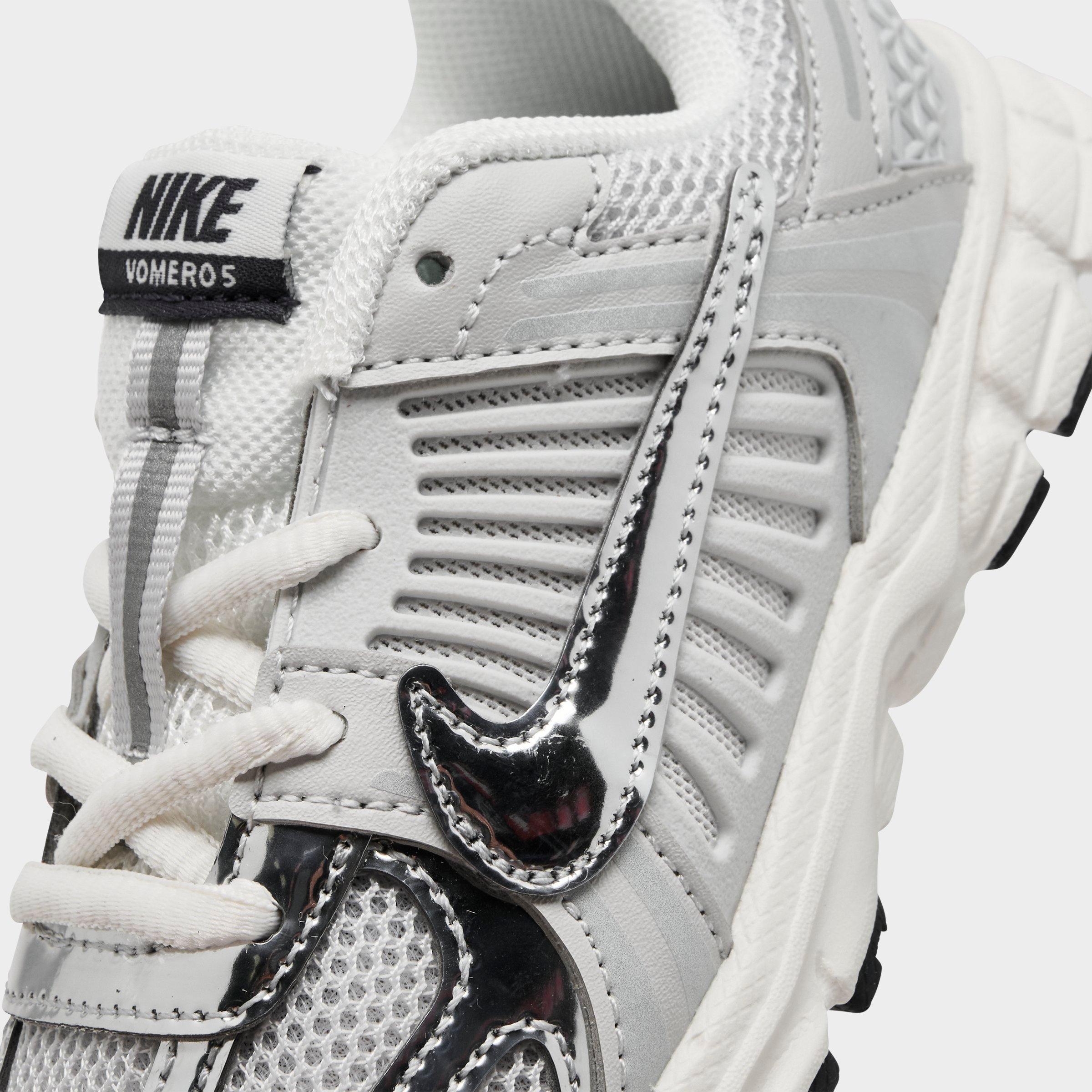 Kids' Toddler Nithtke Vomero 5 Casual Shoes - Photon Dust/Gridiron/Chrome - Detail shot