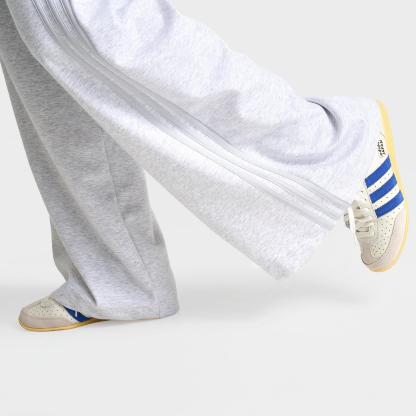 Women's adidas Originals Wide-Leg Sweatpants - Light Grey Heather - view 6