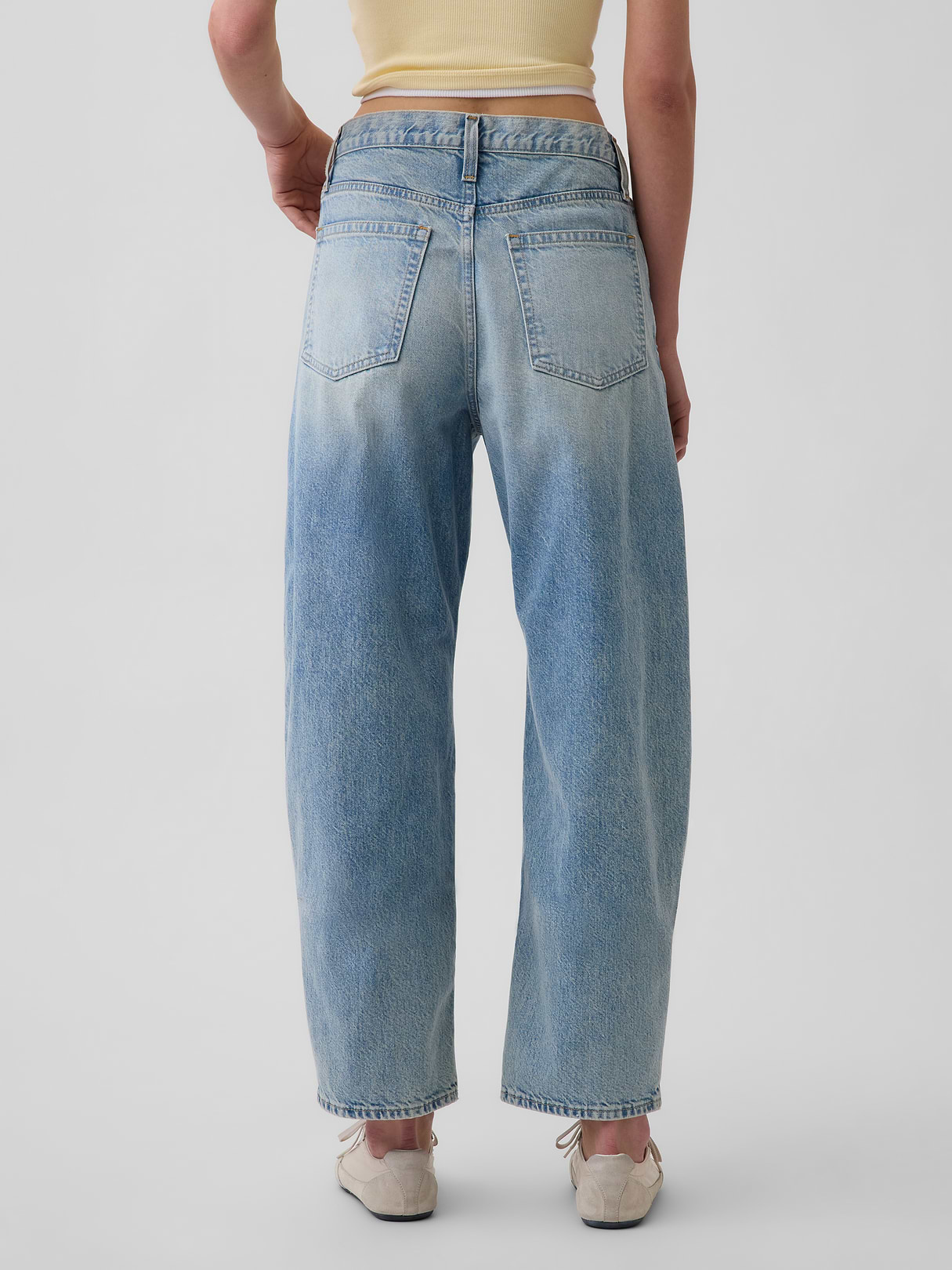 High Rise Crop Barrel Jeans - Light wash
