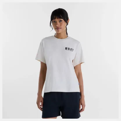 Chi is wearing size S and is 5'9"/ 175cm. Chest: 32"/81cm, Waist: 24"/61cm, Hips: 35"/89cm