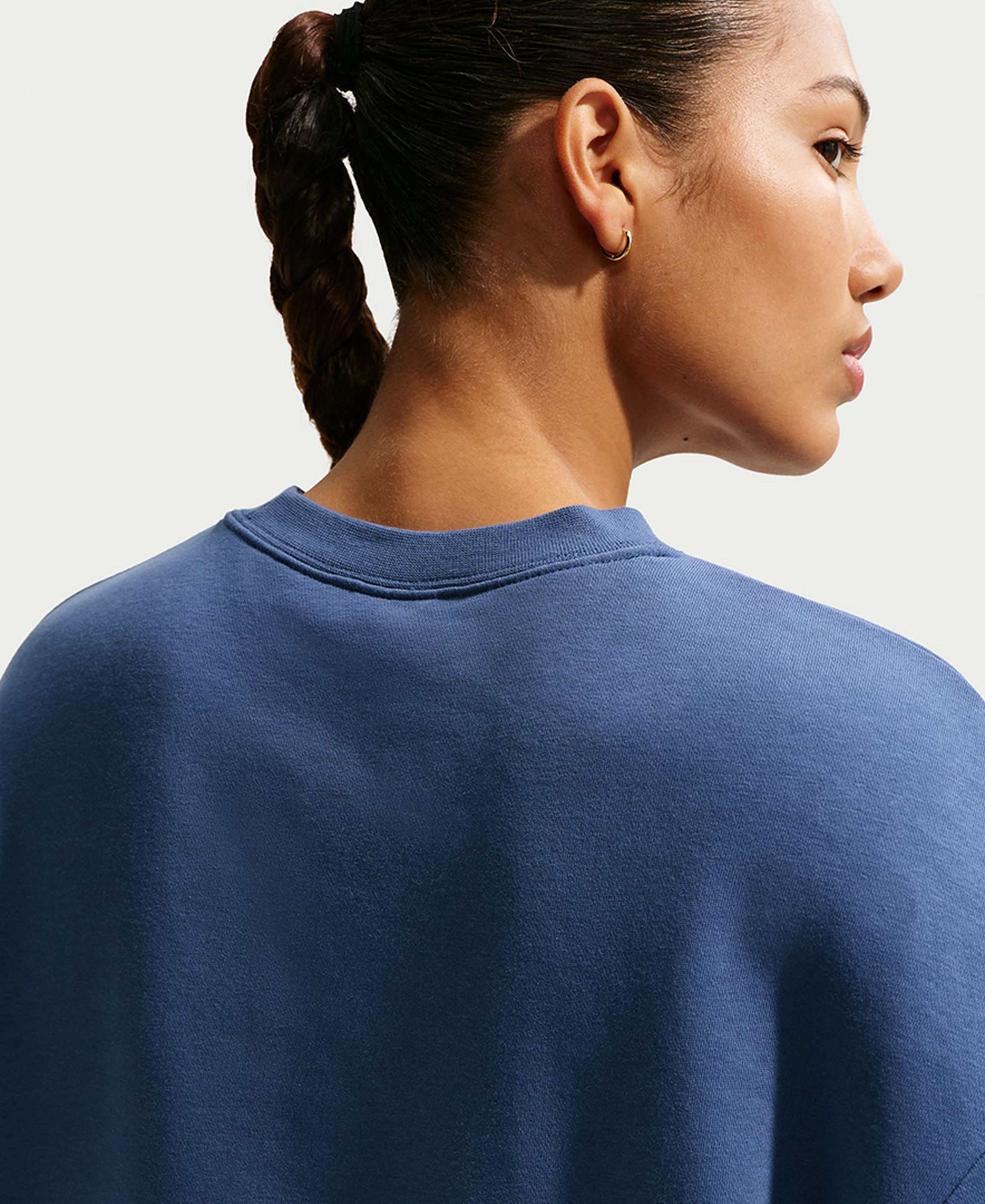 Nike Women's Sportswear Club Fleece Loose Crewneck Sweatshirt - Mystic Navy/white