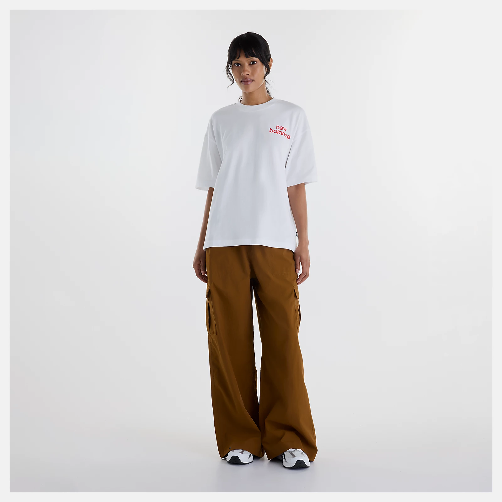 Chi is wearing size S and is 5'9"/ 175cm. Chest: 32"/81cm, Waist: 24"/61cm, Hips: 35"/89cm