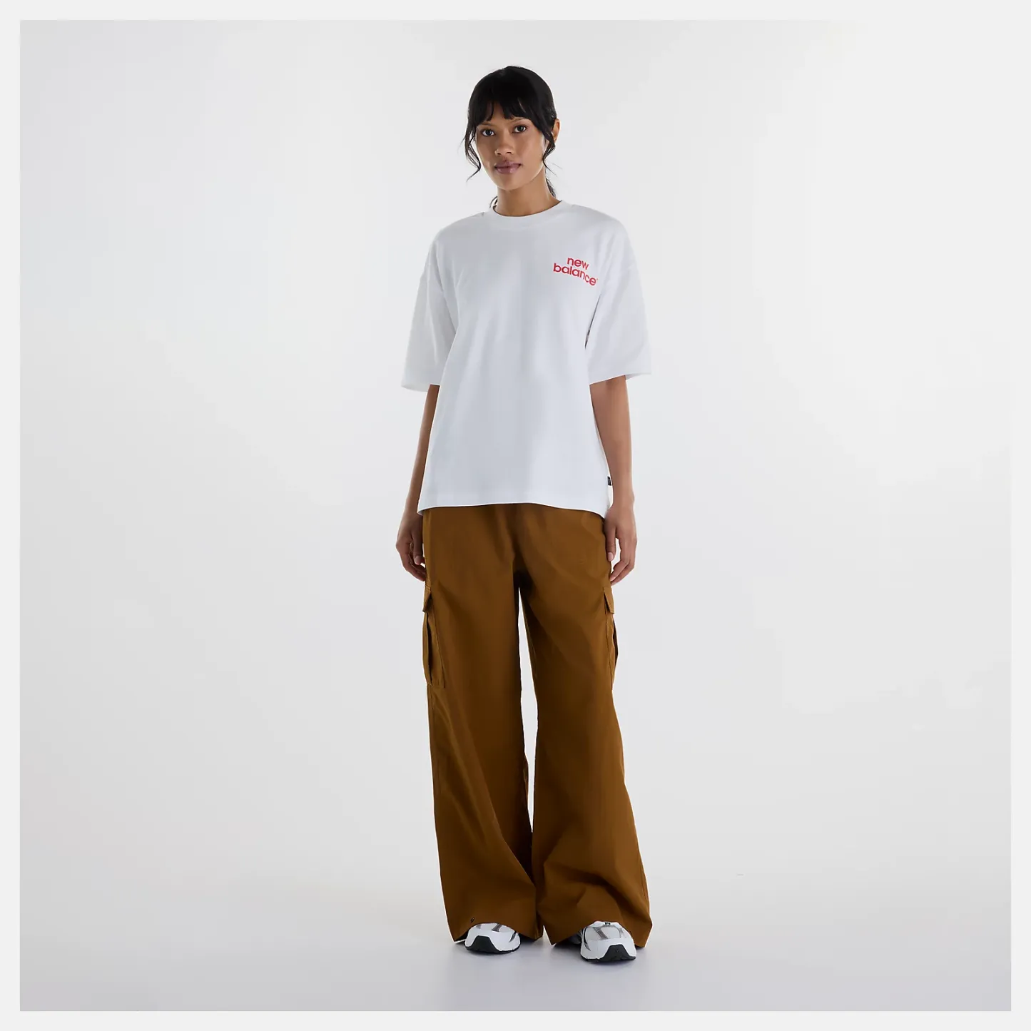 Chi is wearing size S and is 5'9"/ 175cm. Chest: 32"/81cm, Waist: 24"/61cm, Hips: 35"/89cm