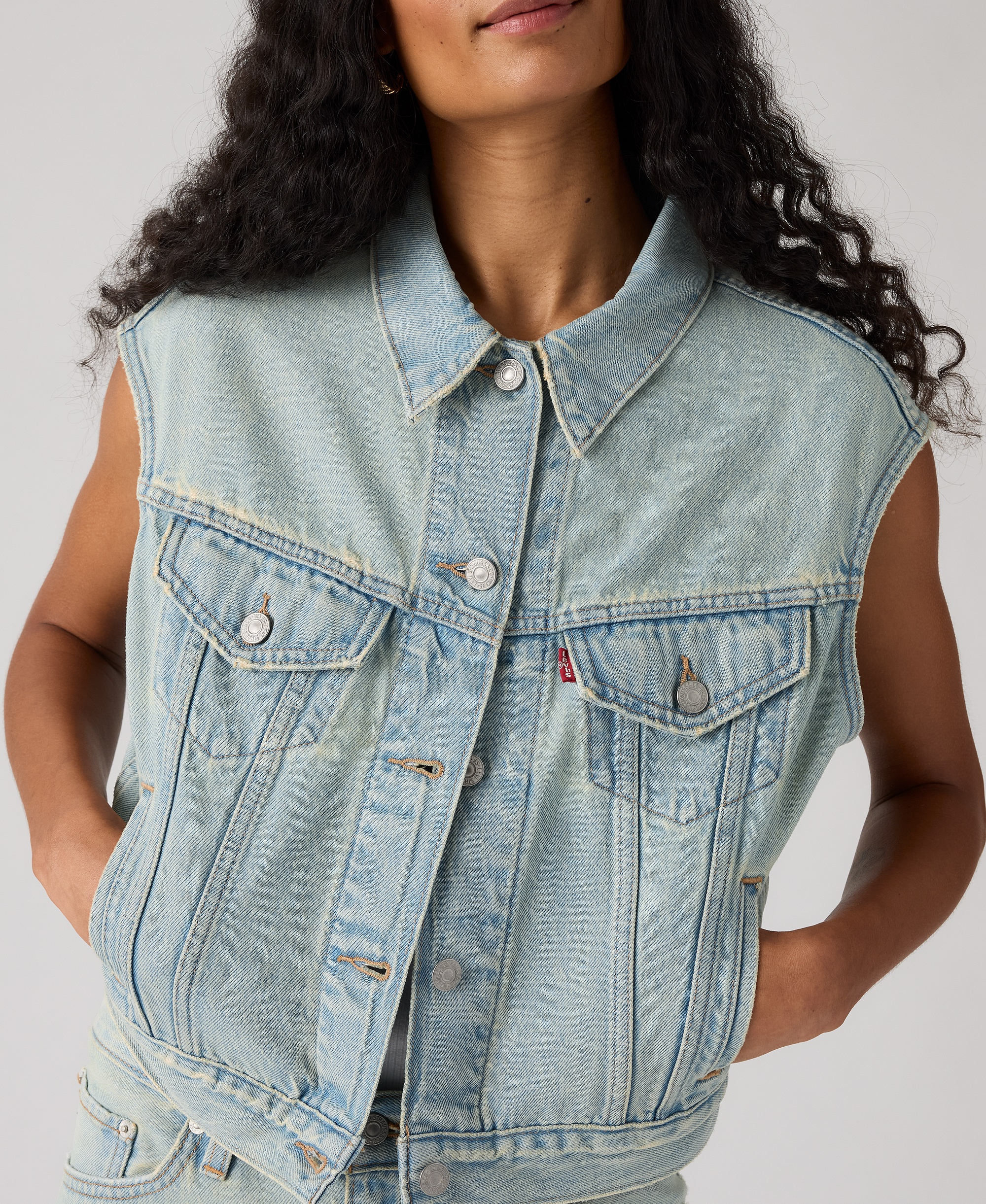 Levi's Women's Premium Shrunken Vest - Que Pasa Trucker