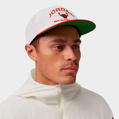 Jordan Chicago Bulls NBA Pro Snapback Hat - White/University Red/Kelly Green - view 2