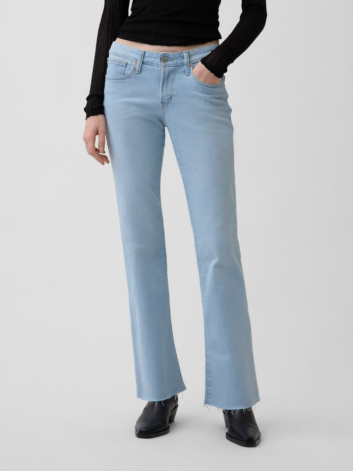 Low Rise Long & Lean Split-Hem Jeans - Light indigo