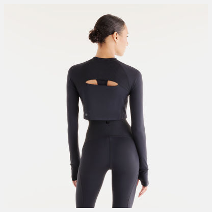 Lola is wearing size S and is 5'8"/172.72cm. Chest: 31.5"/80.01cm, Waist: 25.5"/64.77cm, Hips: 36"/91.44cm