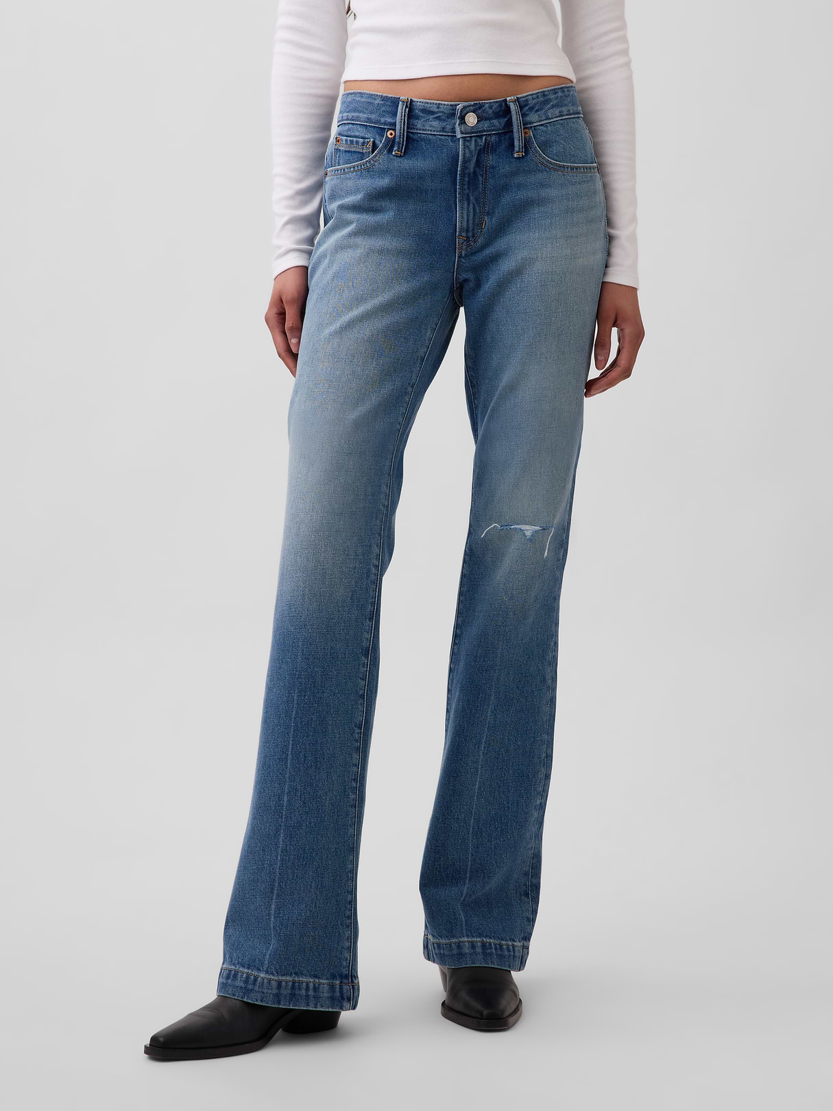 Low Rise Long & Lean Split-Hem Jeans - Medium wash