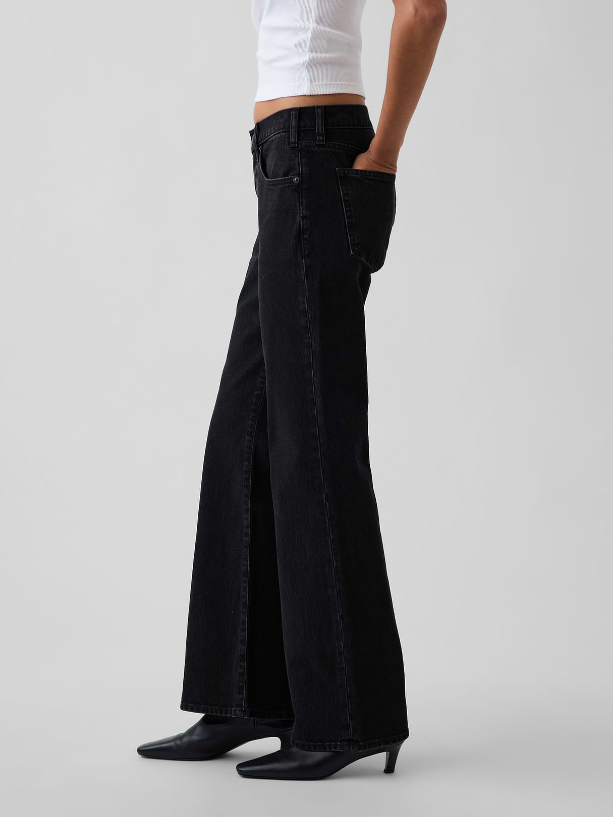 Mid Rise Relaxed Flare Jeans - Black wash
