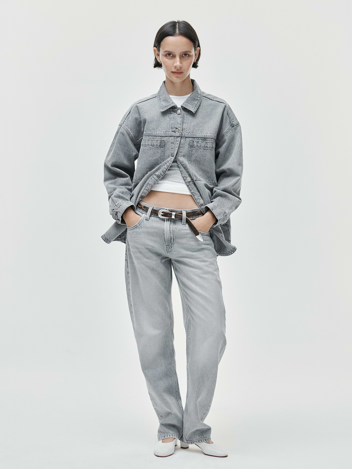 Mid Rise Straight Taper Jeans - Grey wash