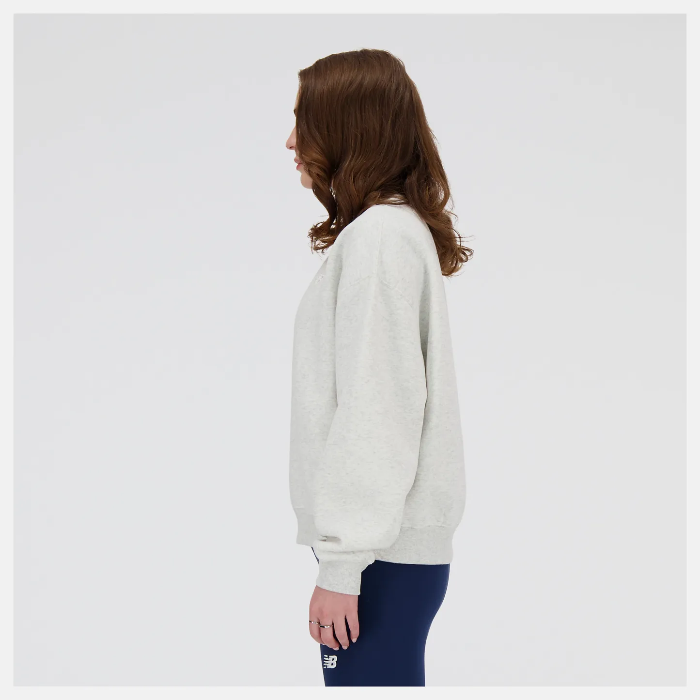 Tess lleva una talla S y mide 5'8.5"/174cm. Pecho : 31.5"/80cm, Cintura : 25.75"/65.5cm, Caderas : 34.75"/88cm