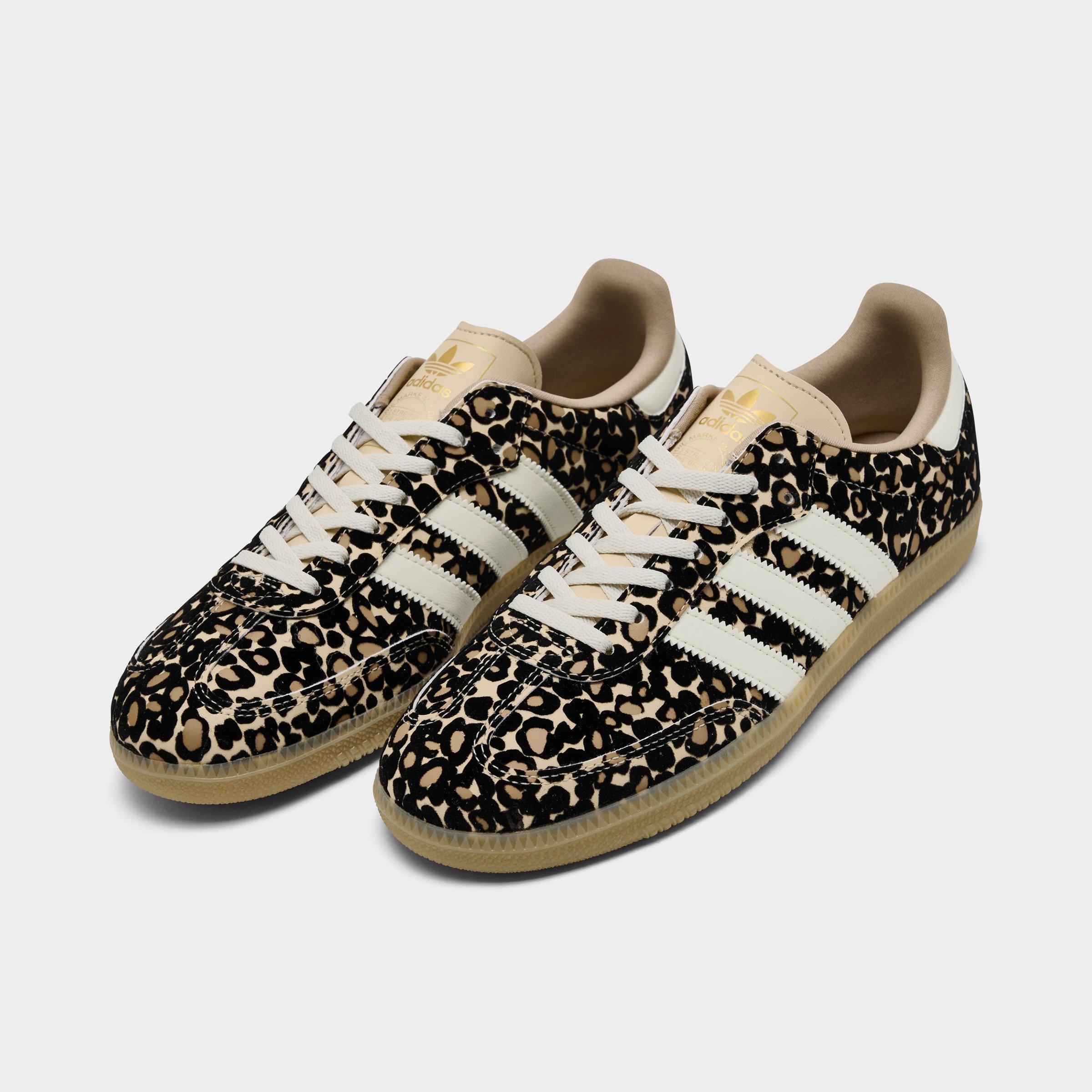Big Kids' adidas Originals Samba OG Casual Shoes - Part 1 - Sand Strata/Ivory/Gum - Both shoes facing left