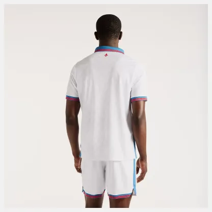 Nelson is wearing size M and is 5'4.5"/164cm. Chest: 34.75"/88cm, Waist: 29"/74cm, Hips: 35.5"/90cm