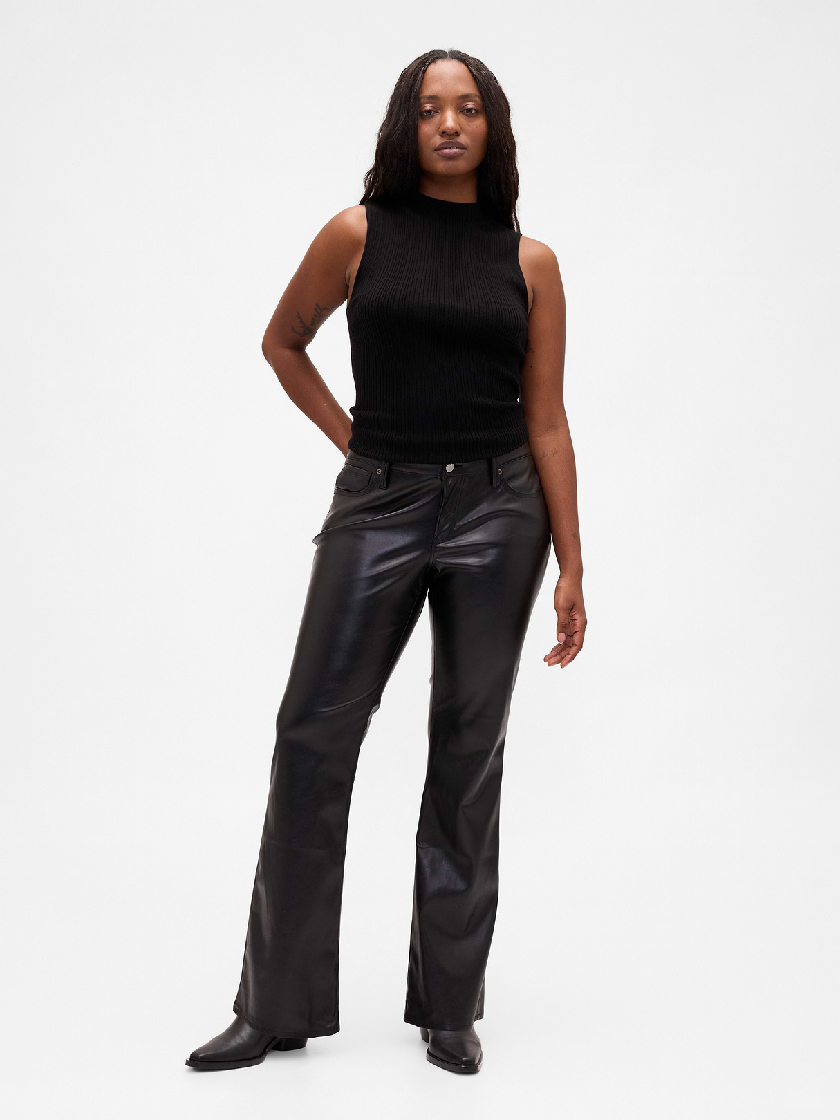 Low Rise Long & Lean Split-Hem Jeans - Black