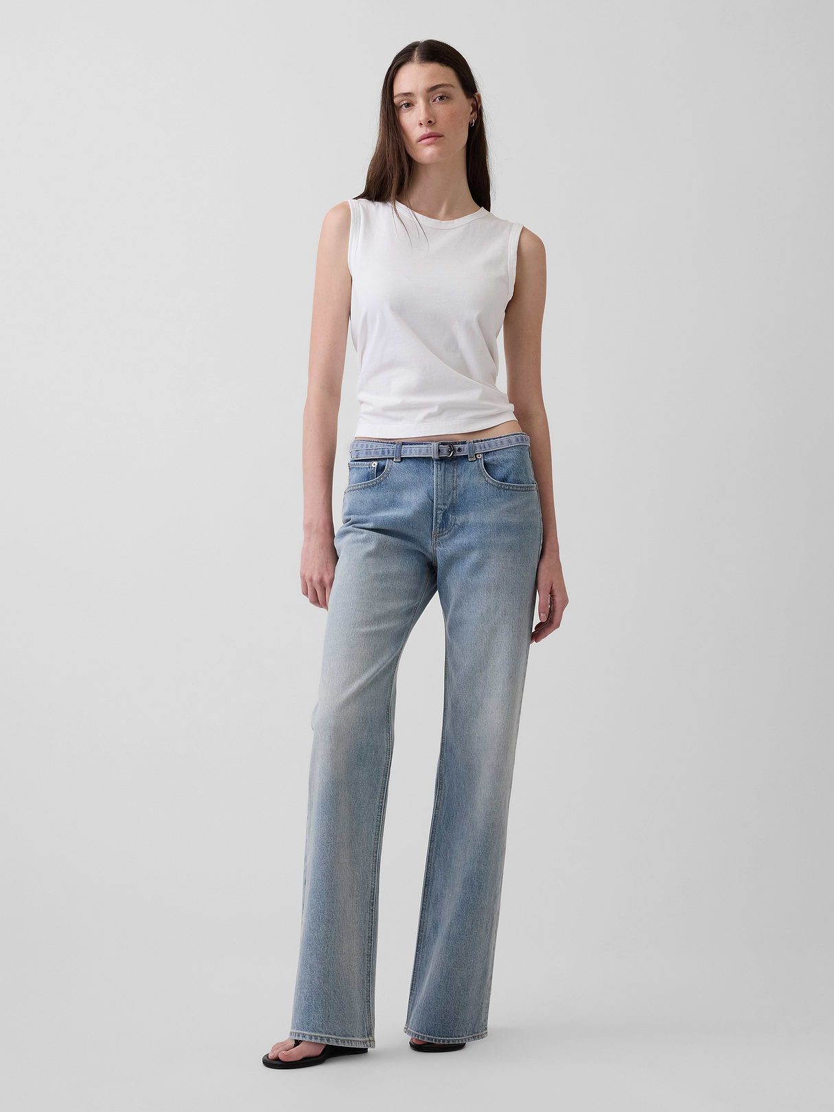 Mid Rise Relaxed Straight Jeans - Light wash indigo