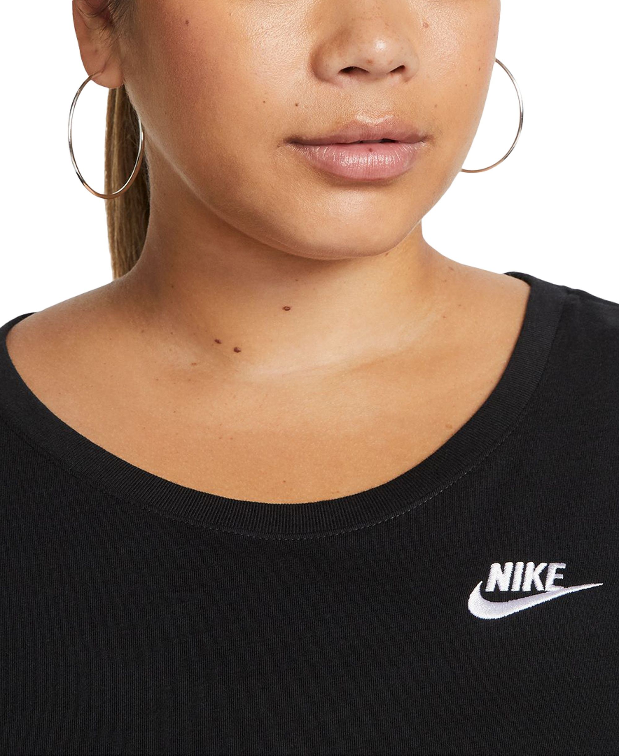 Nike Women's Sportswear Club Essentials T-Shirt - Black