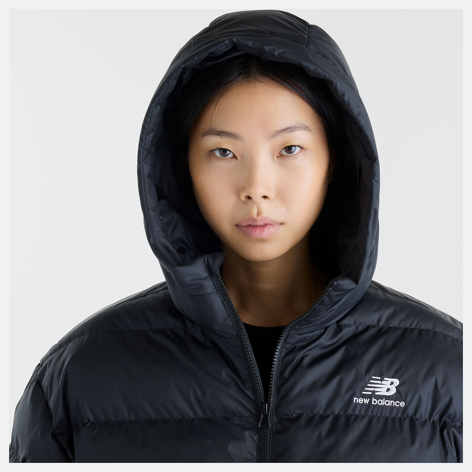 Suhyun Shin is wearing size S and is 5'7"/170.18cm. Chest: 30"/76.2cm, Waist: 24"/60.96cm, Hips: 35"/88.9cm