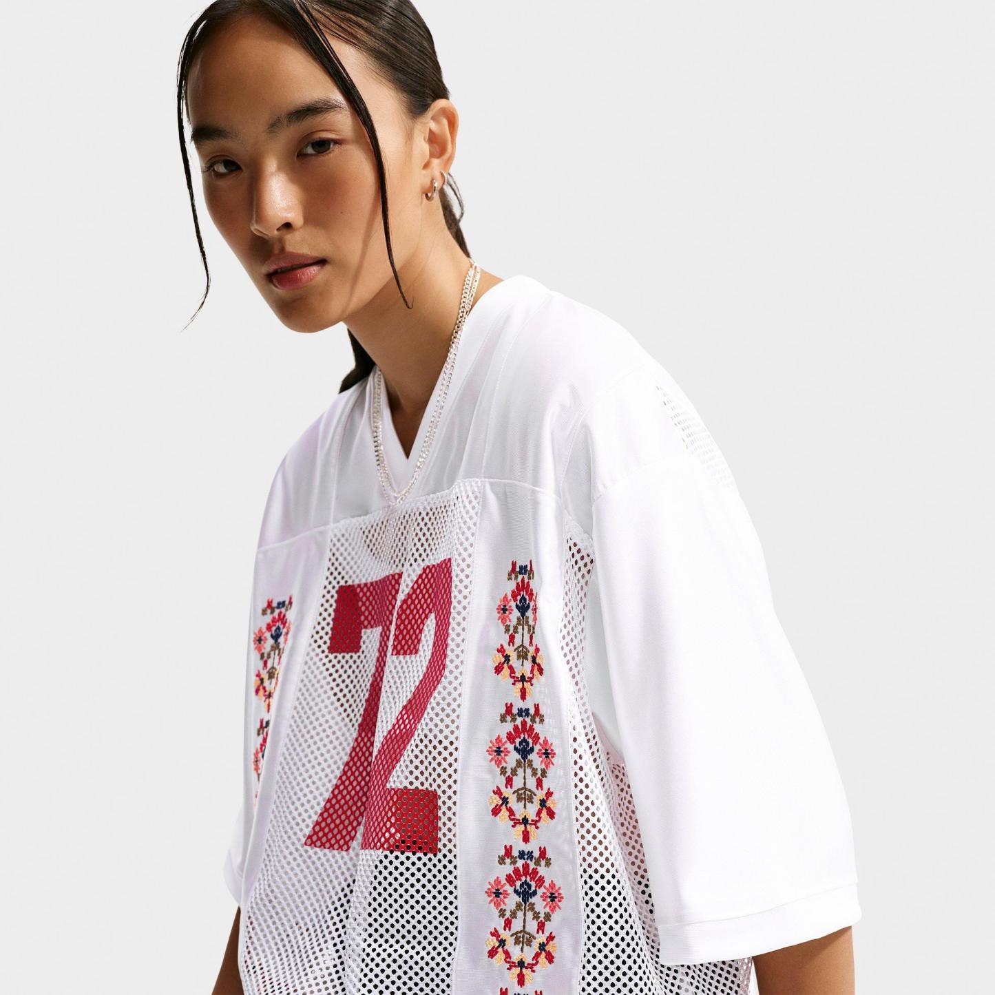Women's Nithtke Sportswear '72 Oversized Short-Sleeve Graphic Jersey - White/University Red