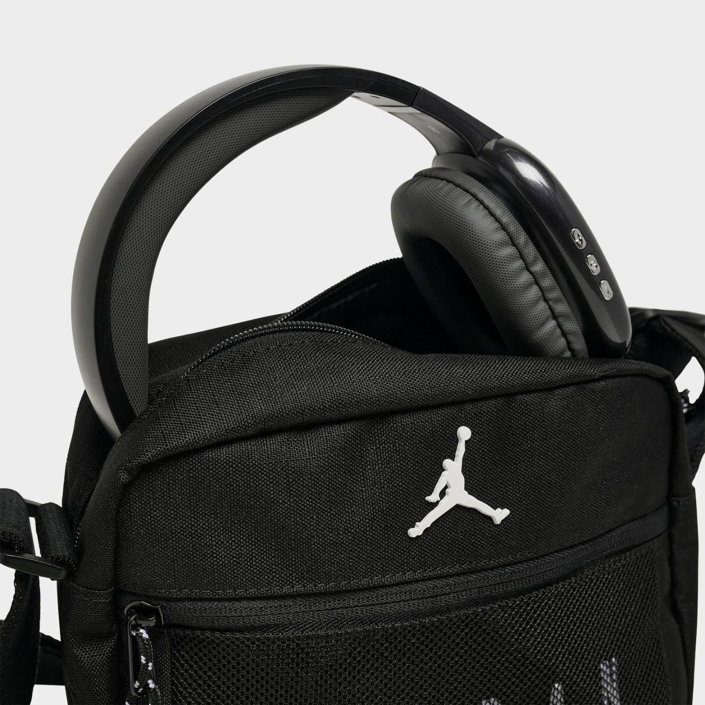 Jordan Blacktop Messenger Bag (3.6L) - Black - view 6
