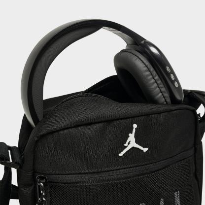 Jordan Blacktop Messenger Bag (3.6L) - Black - view 6