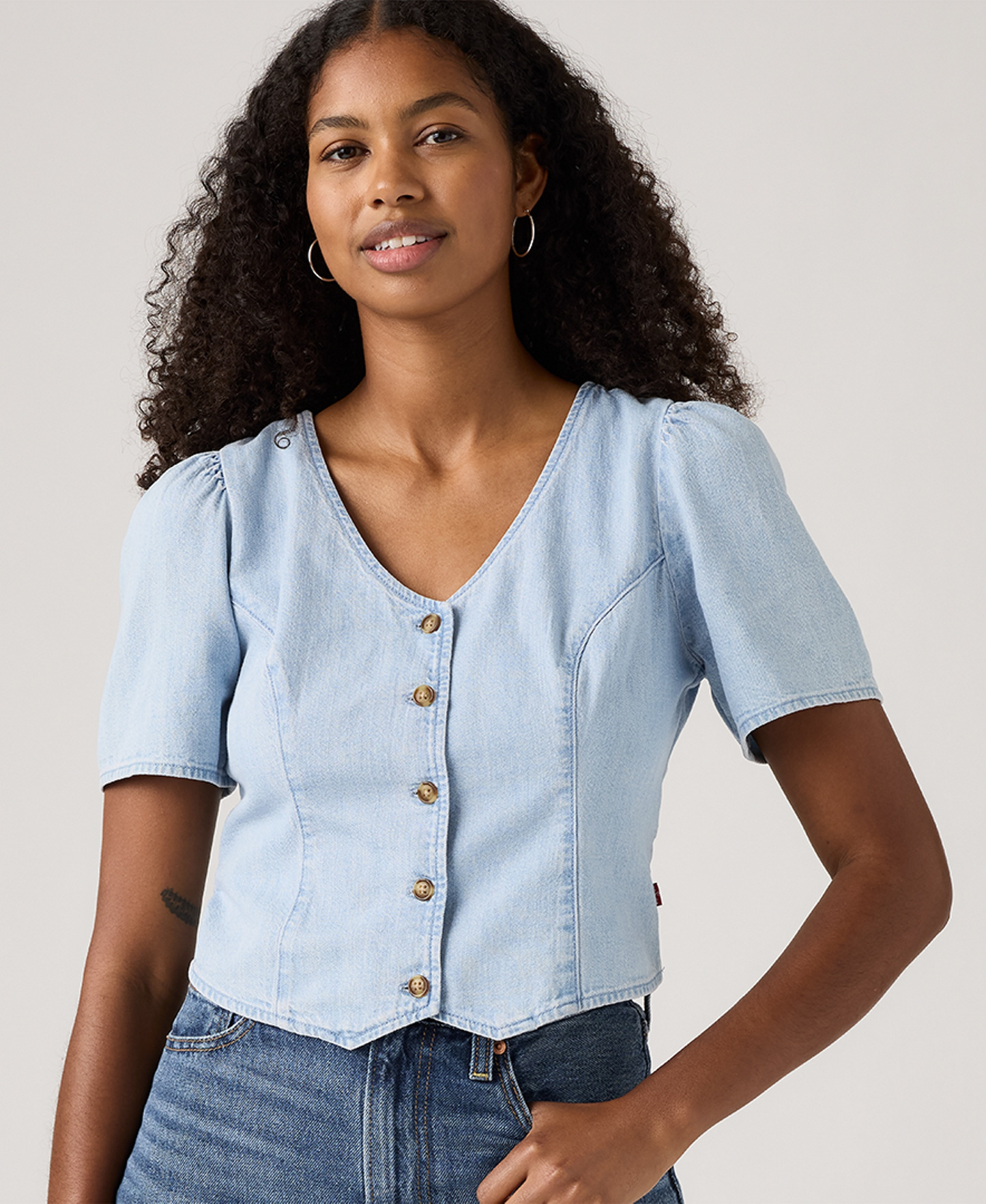 Levi's Women's Moxie Cotton Short-Sleeve Denim Blouse - Soft As Butter 3