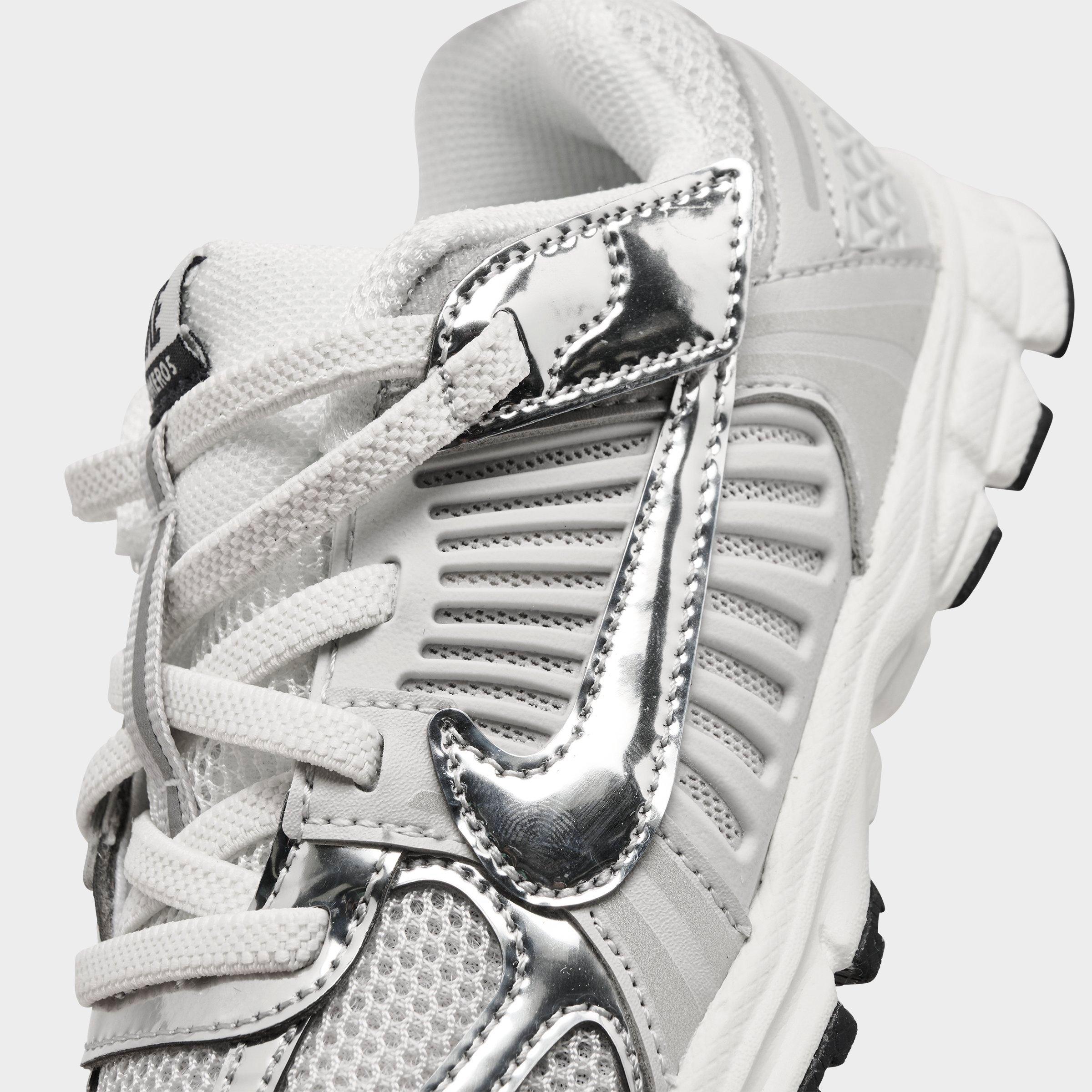Infant and Kids' Toddler Nithtke Vomero 5 Stretch Lace Casual Shoes - Photon Dust/Chrome/Gridiron/Sail - Detail shot