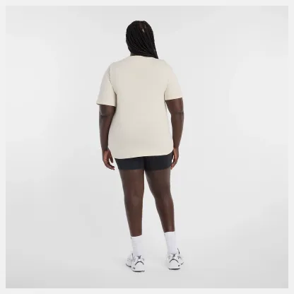 Anai is wearing size M and is 5'9"/175cm. Chest: 45"/114cm, Waist: 36.5"/93cm, Hips: 48"/122 cm