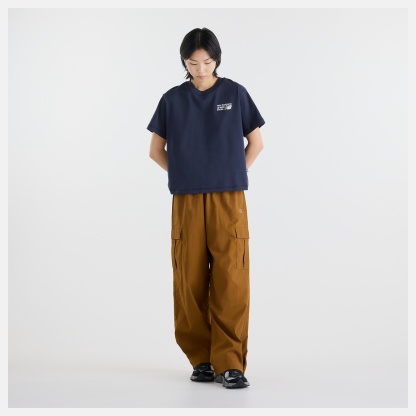 Suhyun Shin lleva una talla S y mide 5'7"/170.18cm. Pecho : 30"/76.2cm, Cintura : 24"/60.96cm, Caderas : 35"/88.9cm