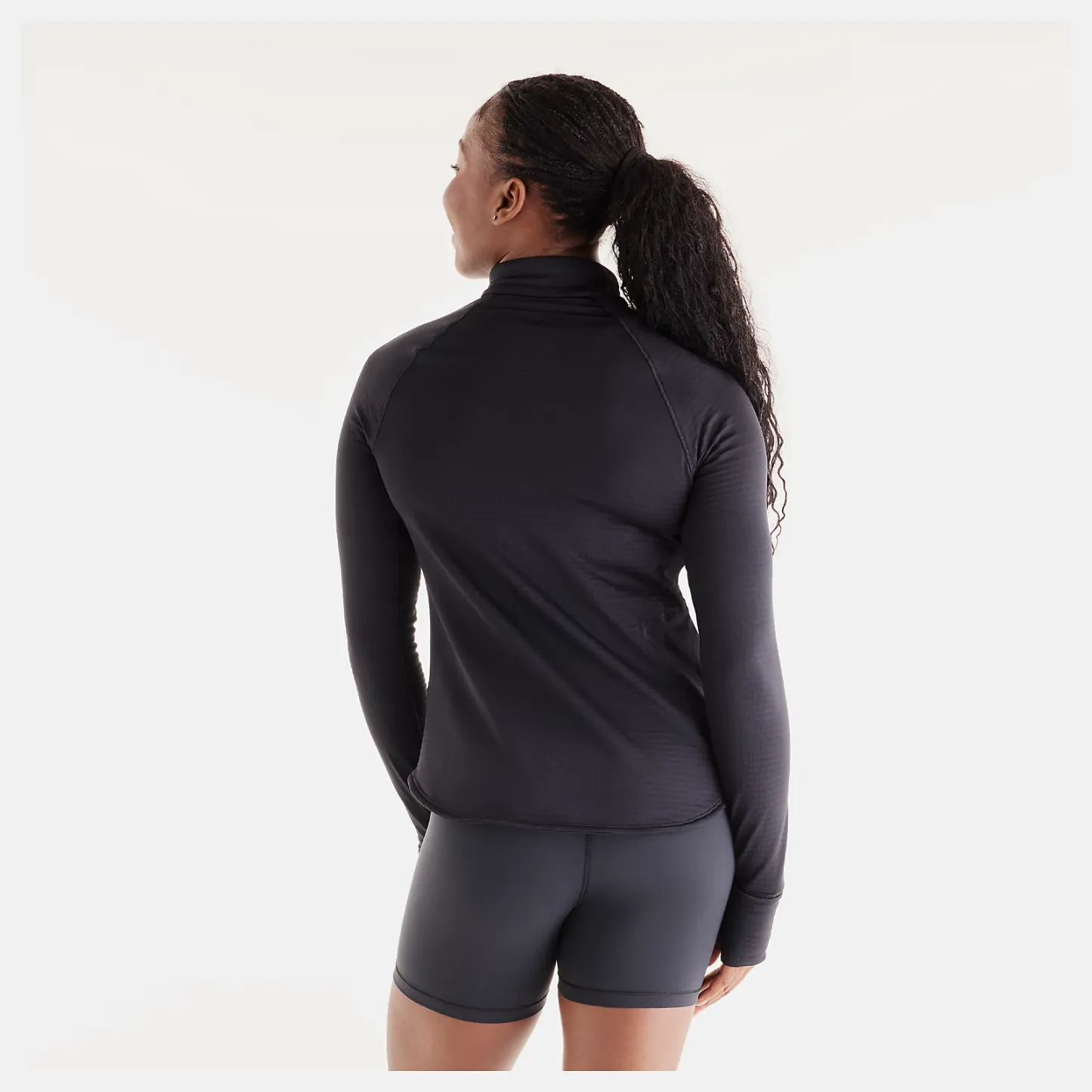 Isio-Maya is wearing size S and is 5'8"/172.72cm. Chest: 34"/86.36cm, Waist: 27.5"/69.85cm, Hips: 39"/99.06cm
