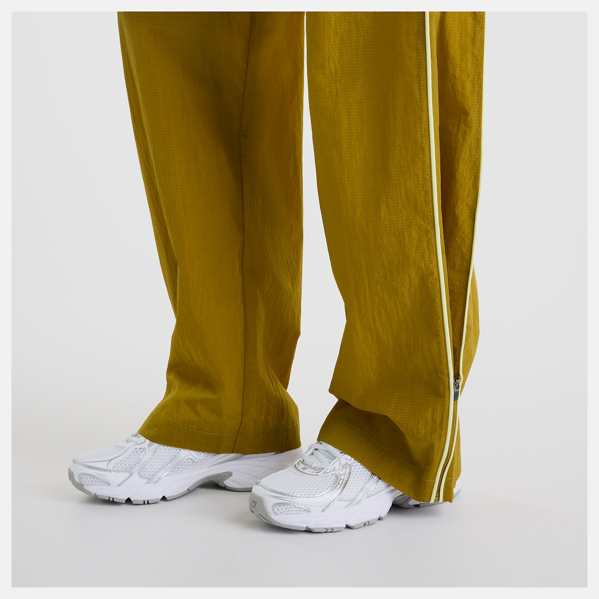 Rocki lleva una talla S y mide 5'7.5"/171.45cm. Pecho : 30.5"/77.47cm, Cintura : 24"/60.96cm, Caderas : 36"/91.44cm