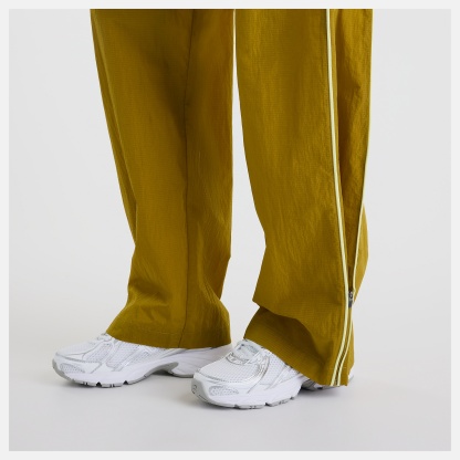 Rocki lleva una talla S y mide 5'7.5"/171.45cm. Pecho : 30.5"/77.47cm, Cintura : 24"/60.96cm, Caderas : 36"/91.44cm