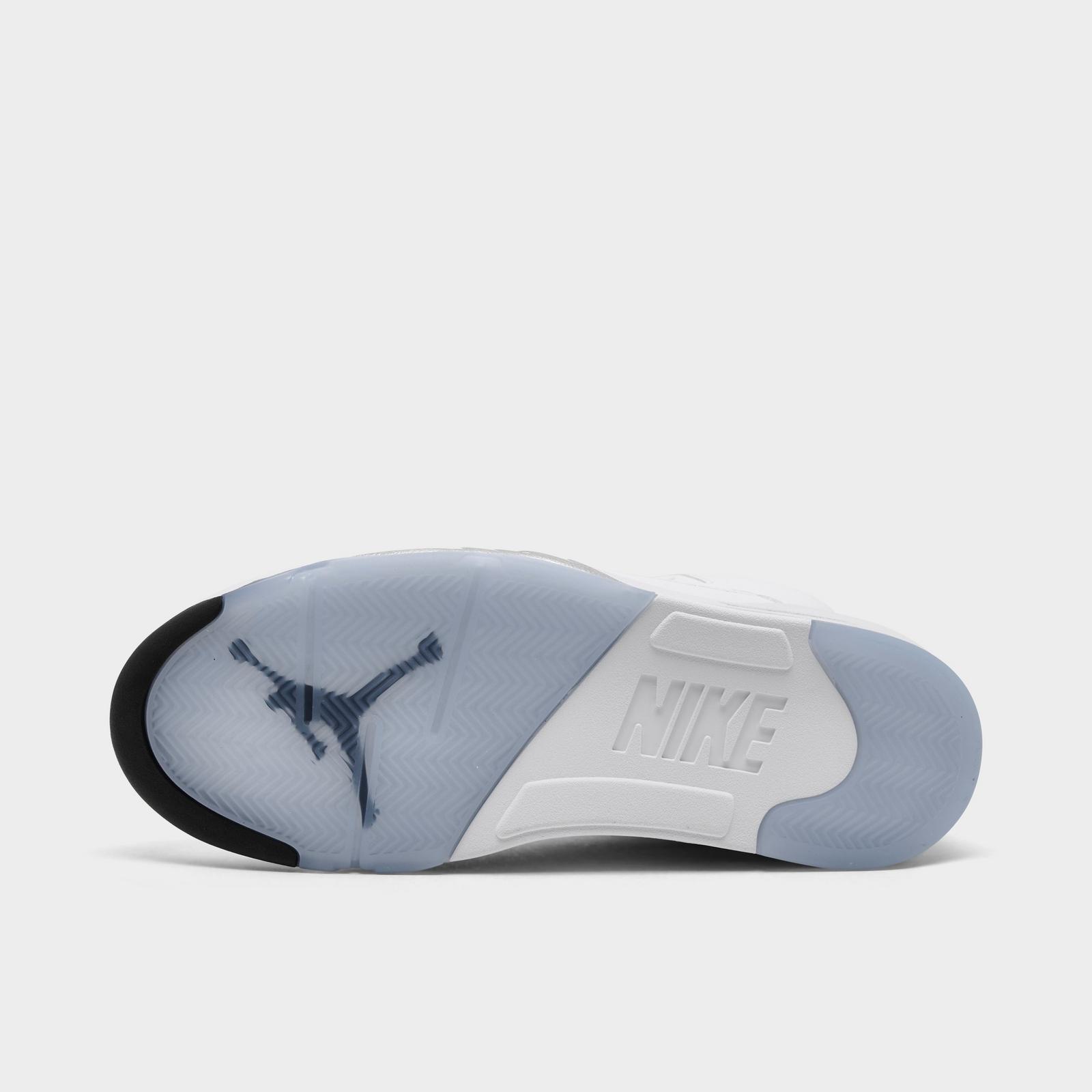 Men's Air Jordan Retro 5 Basketball Shoes - White/Metallic Silver/Black - view 6